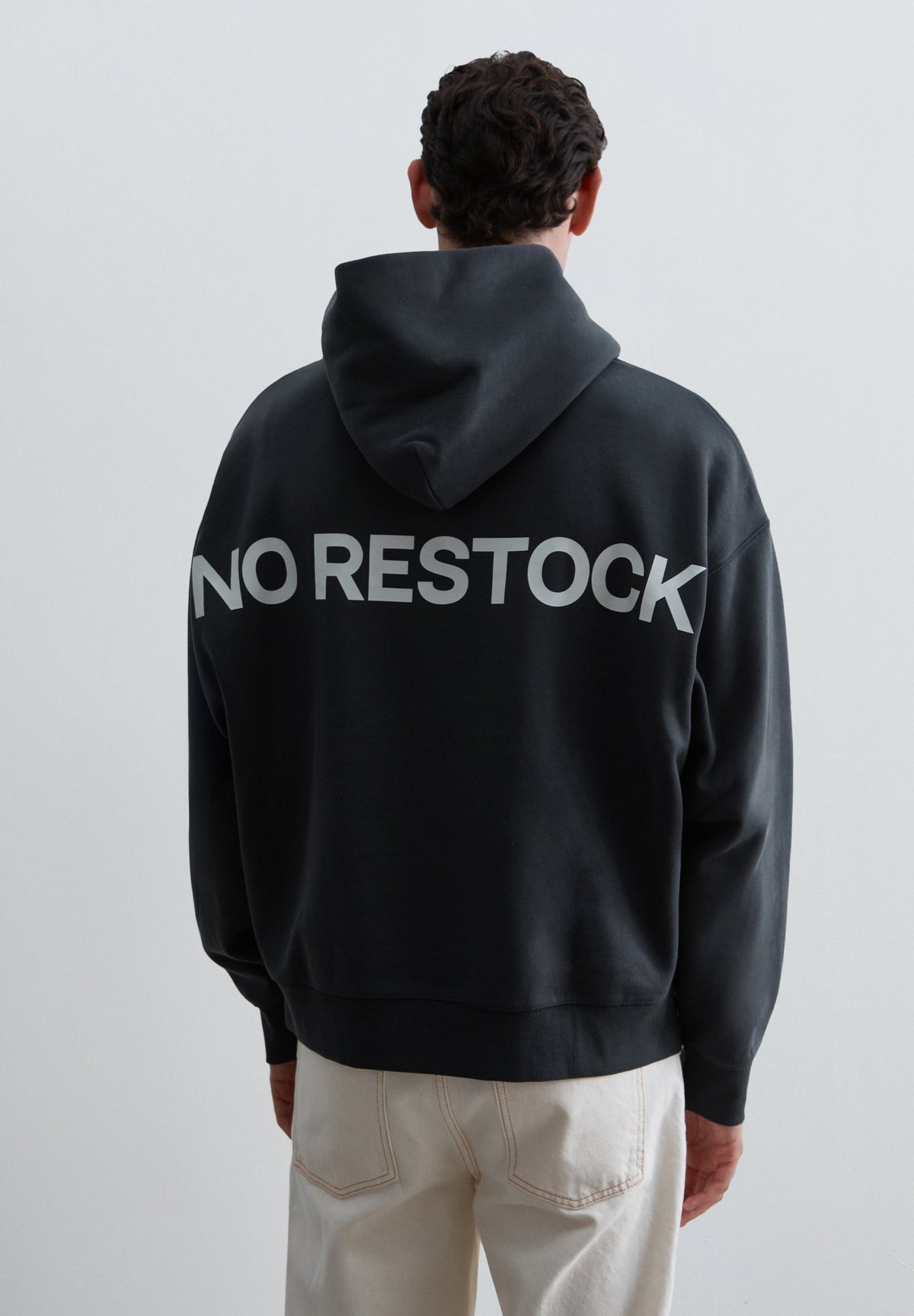SWEATSHIRT COM CAPUZ E PADRÃO