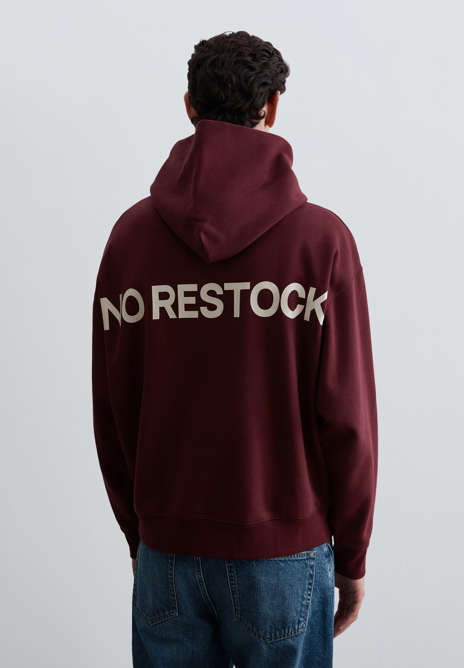 SWEATSHIRT COM CAPUZ E PADRÃO