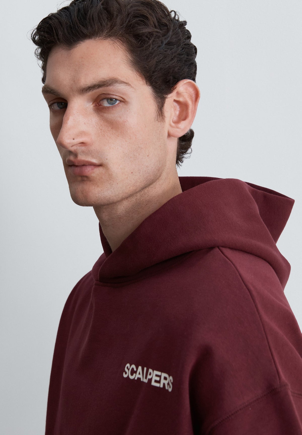 SWEATSHIRT COM CAPUZ E PADRÃO