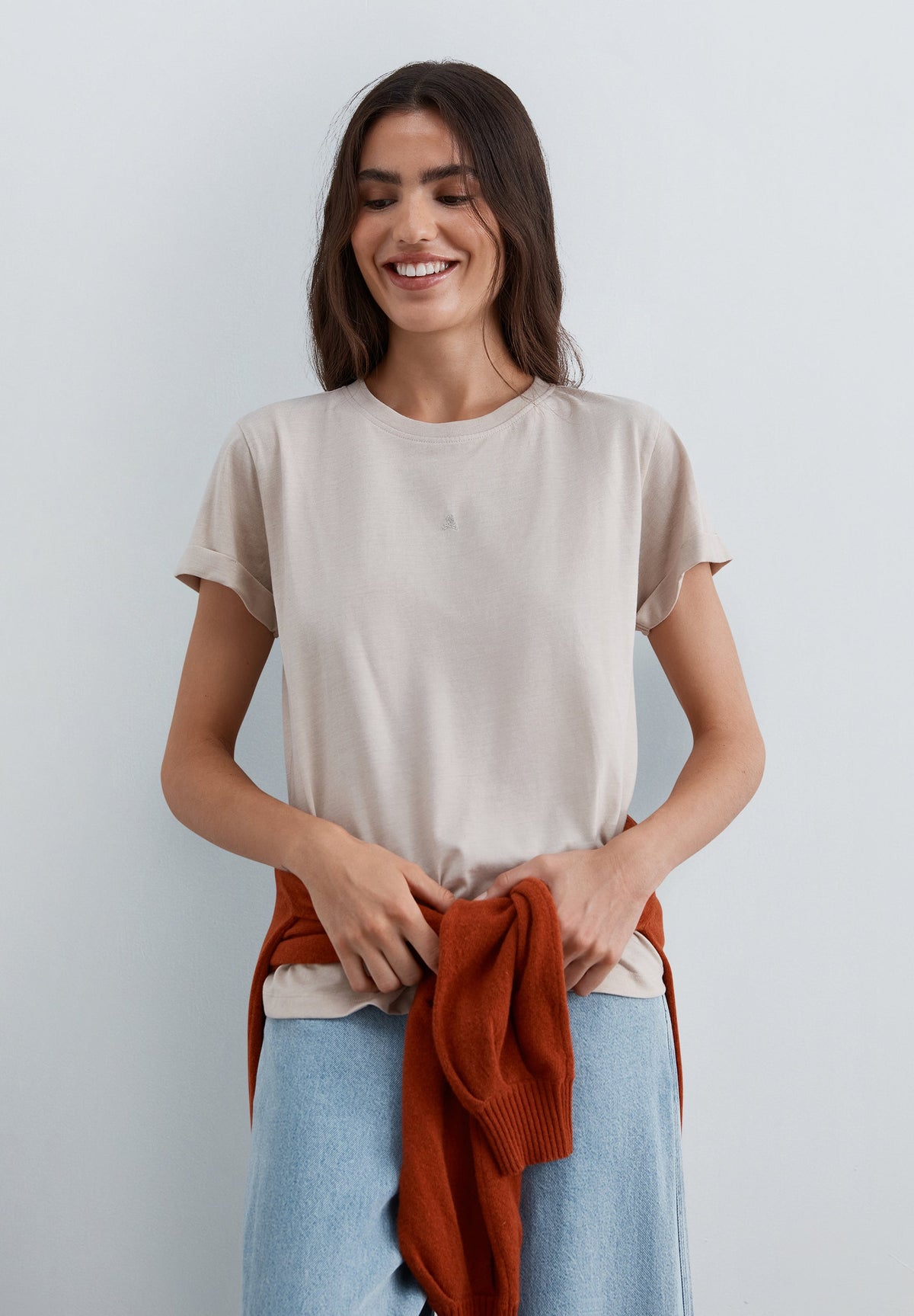 T-SHIRT BÁSICA COM SKULL