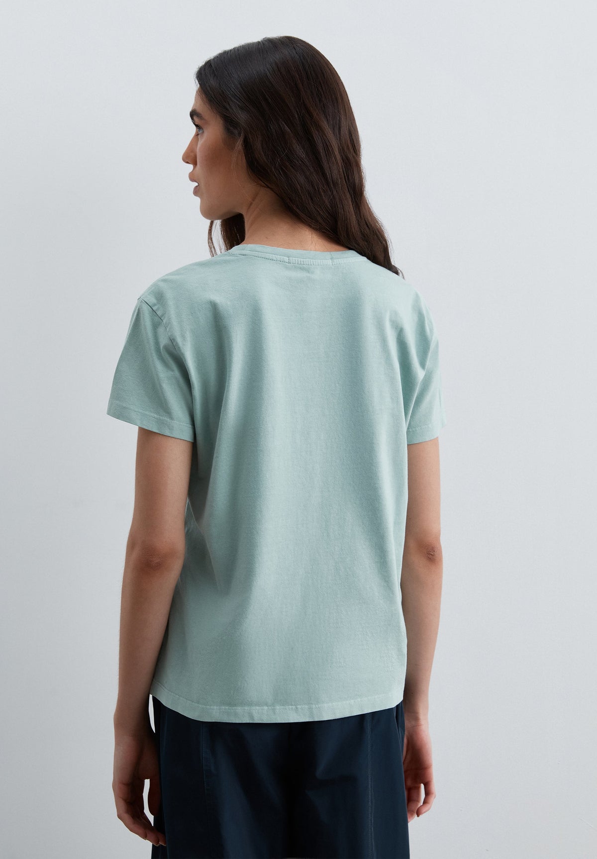 T-SHIRT BÁSICA COM SKULL