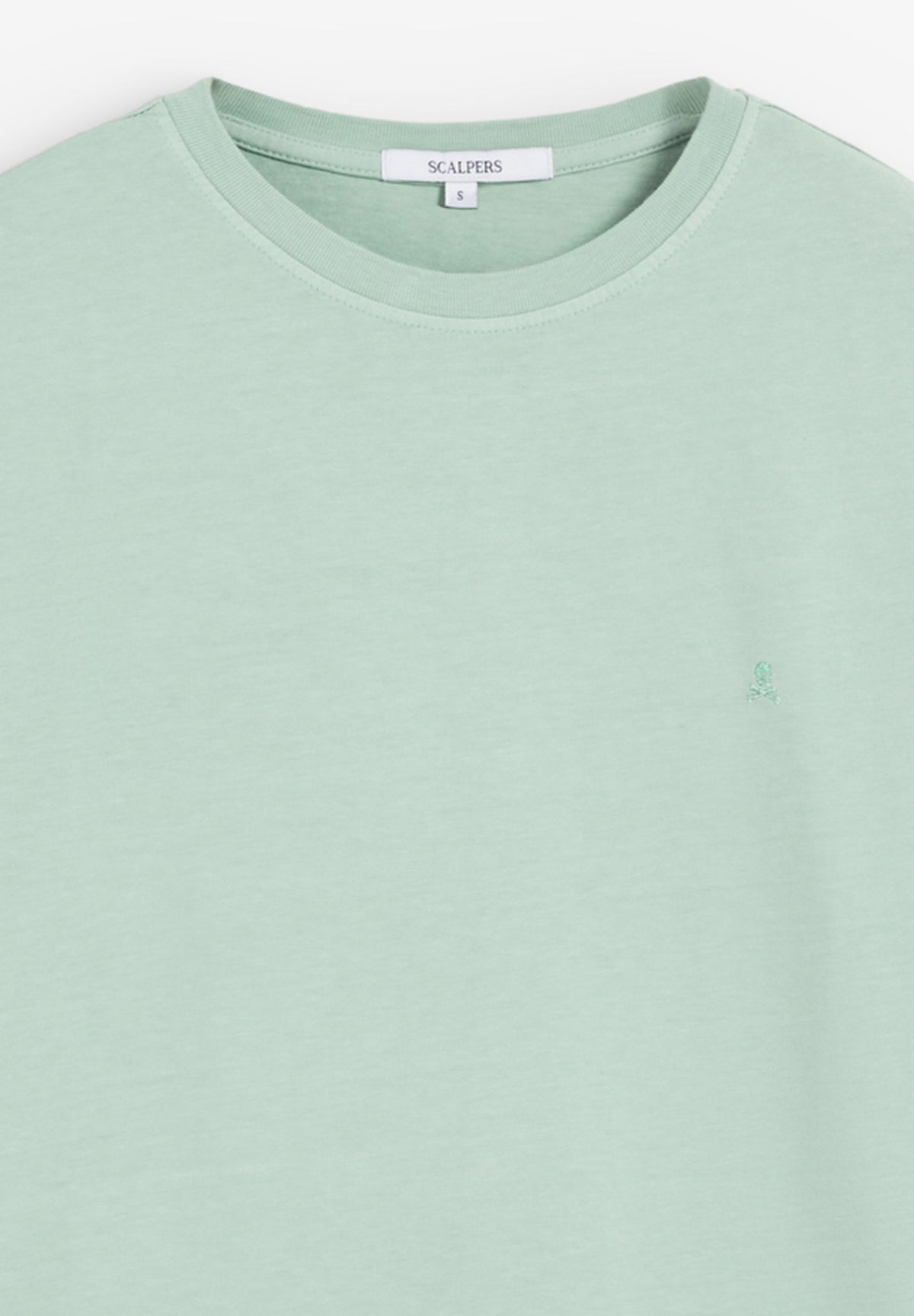 T-SHIRT BÁSICA COM SKULL