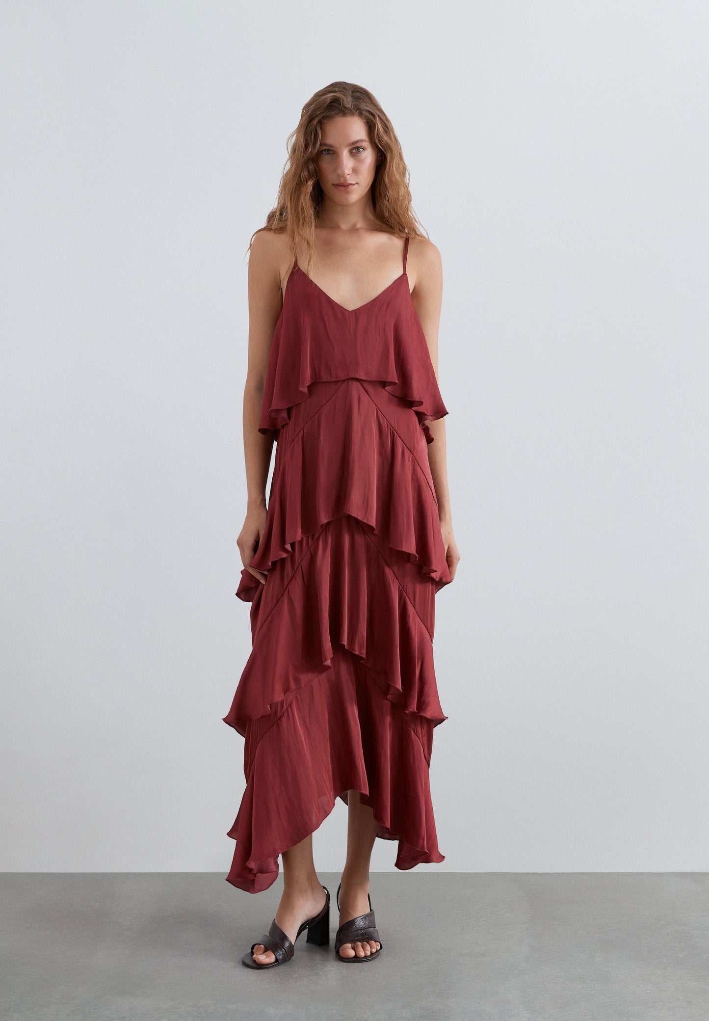 VESTIDO RENDADO COME FOLHOS
