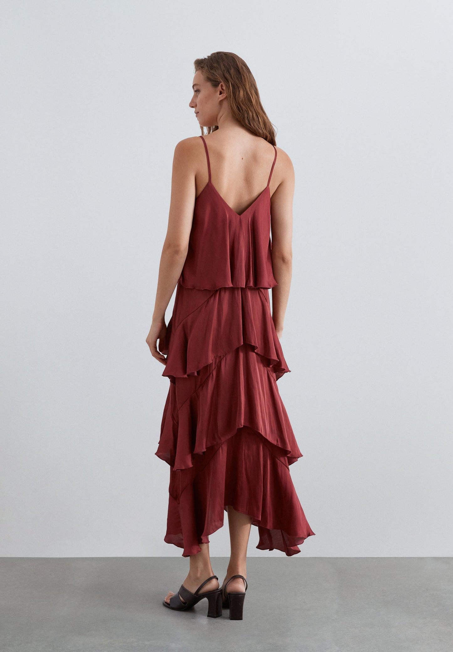VESTIDO RENDADO COME FOLHOS