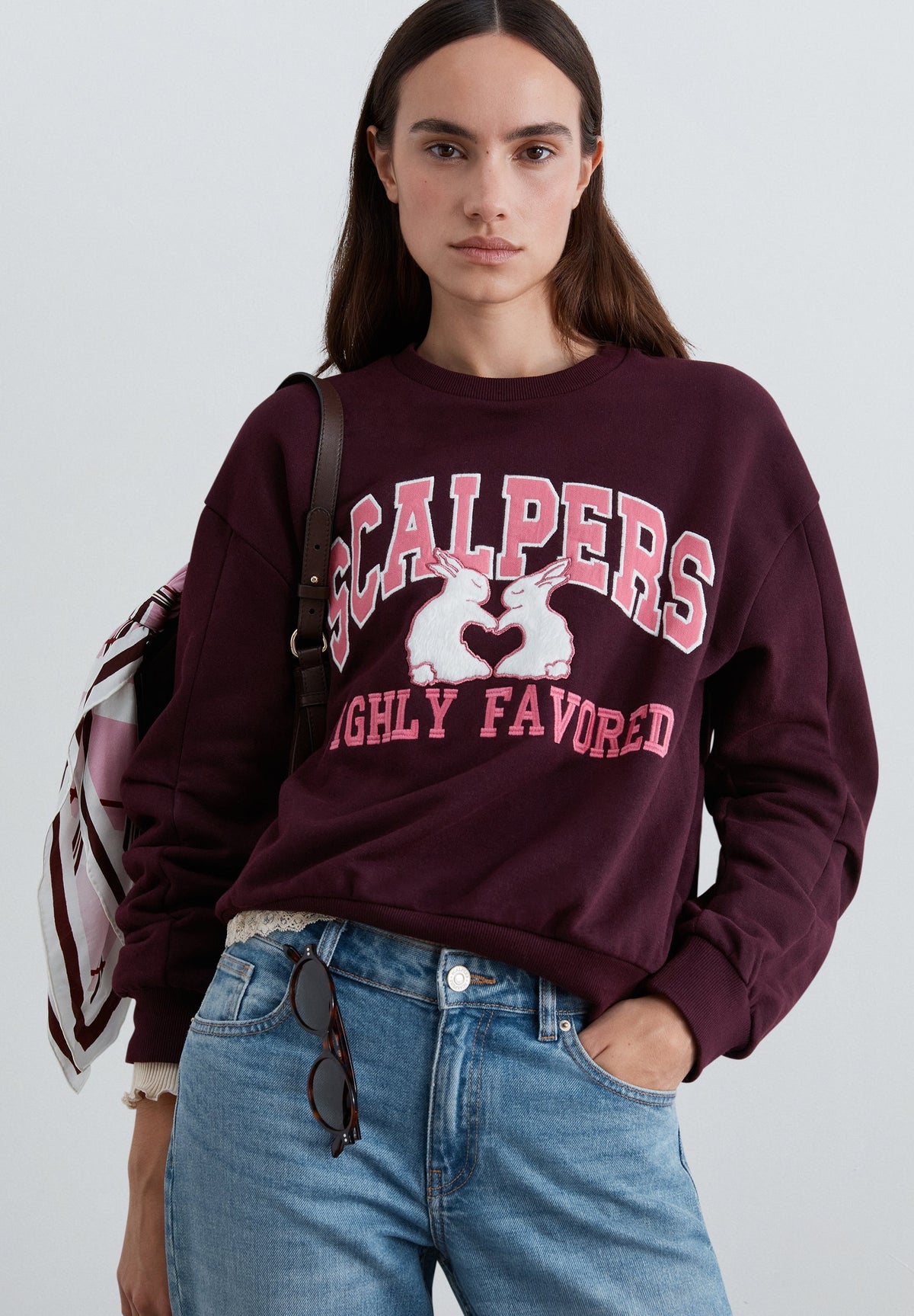 SWEATSHIRT COM BORDADO À FRENTE
