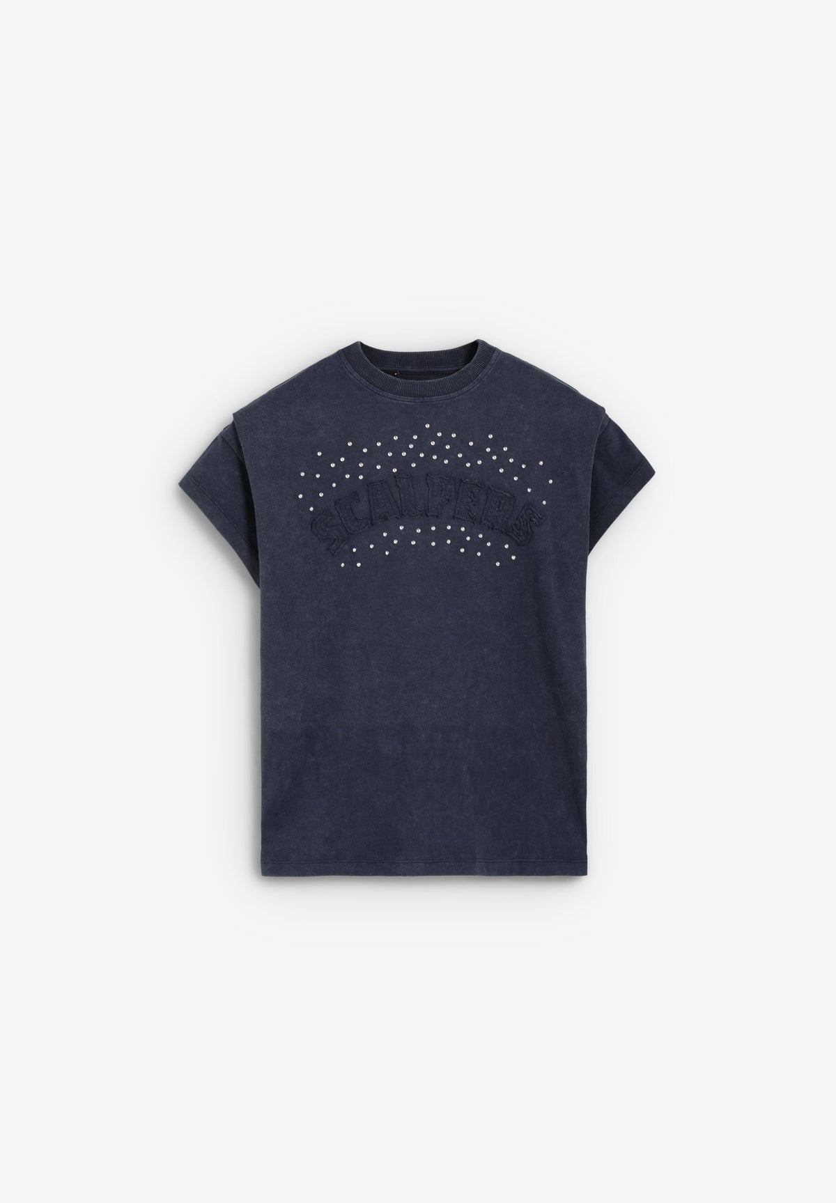T-SHIRT COM TACHAS E LOGÓTIPO DE REMENDO