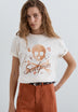 T-SHIRT COM PADRÃO À FRENTE