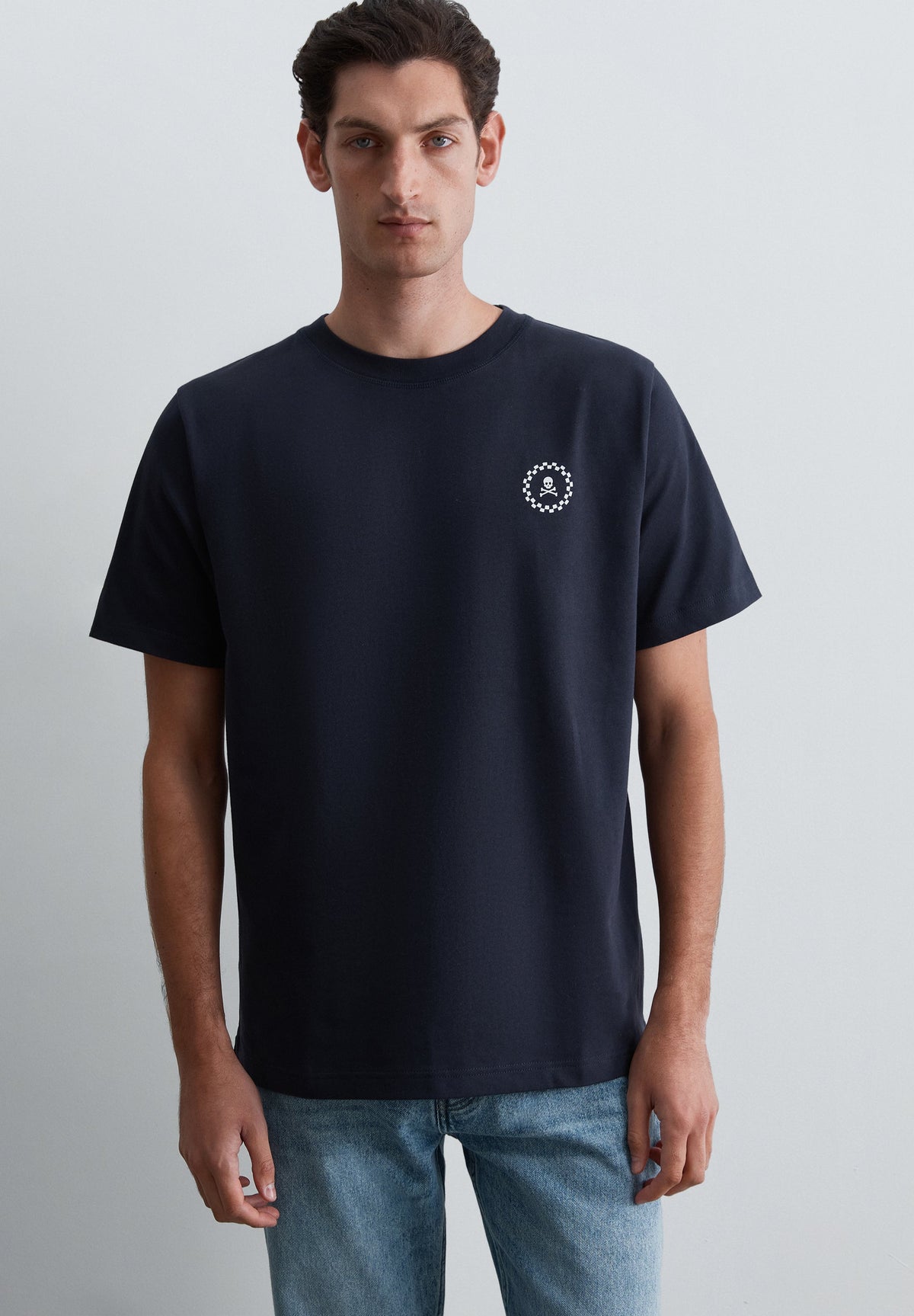 T-SHIRT COM LOGÓTIPO ESTAMPADO ATRÁS