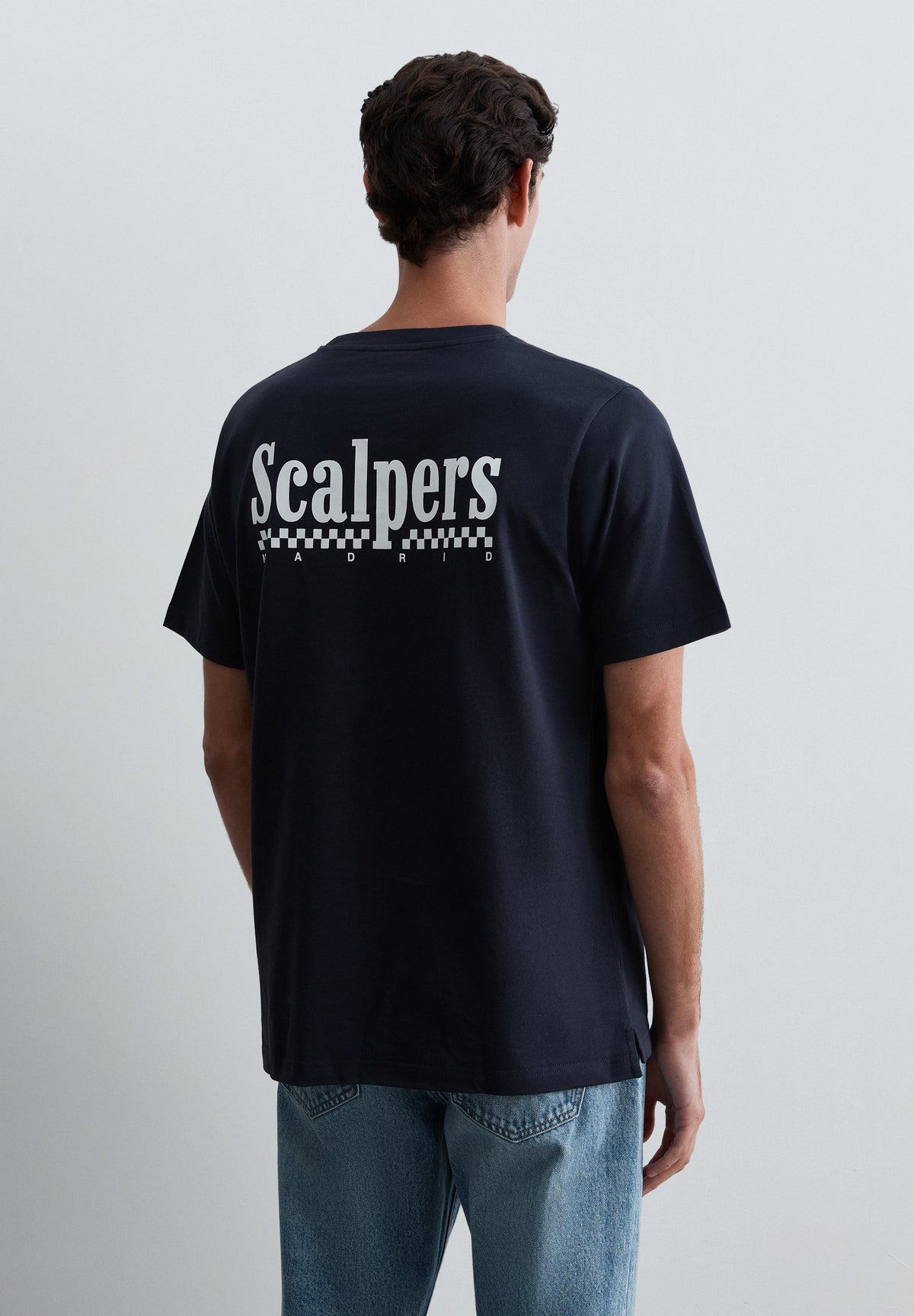 T-SHIRT COM LOGÓTIPO ESTAMPADO ATRÁS