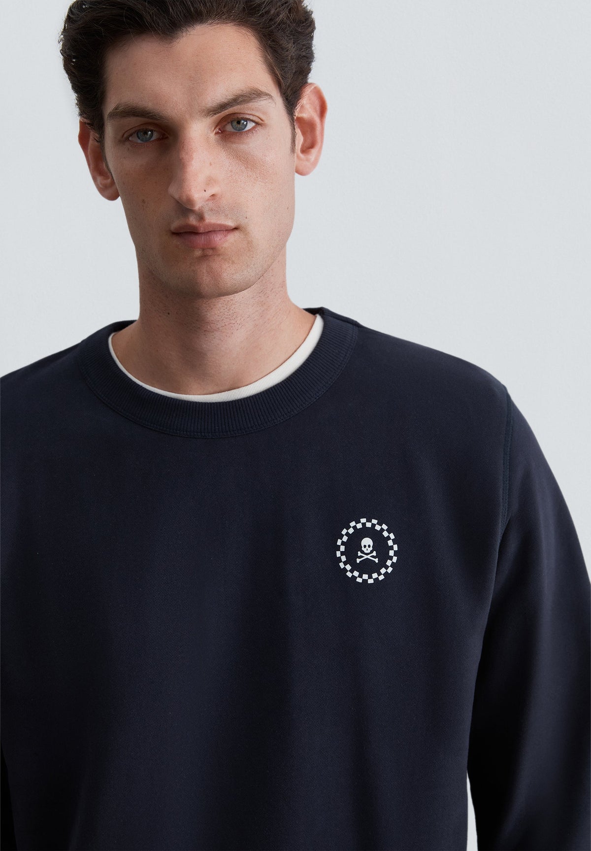 SWEATSHIRT COM LOGÓTIPO ATRÁS BORDADO