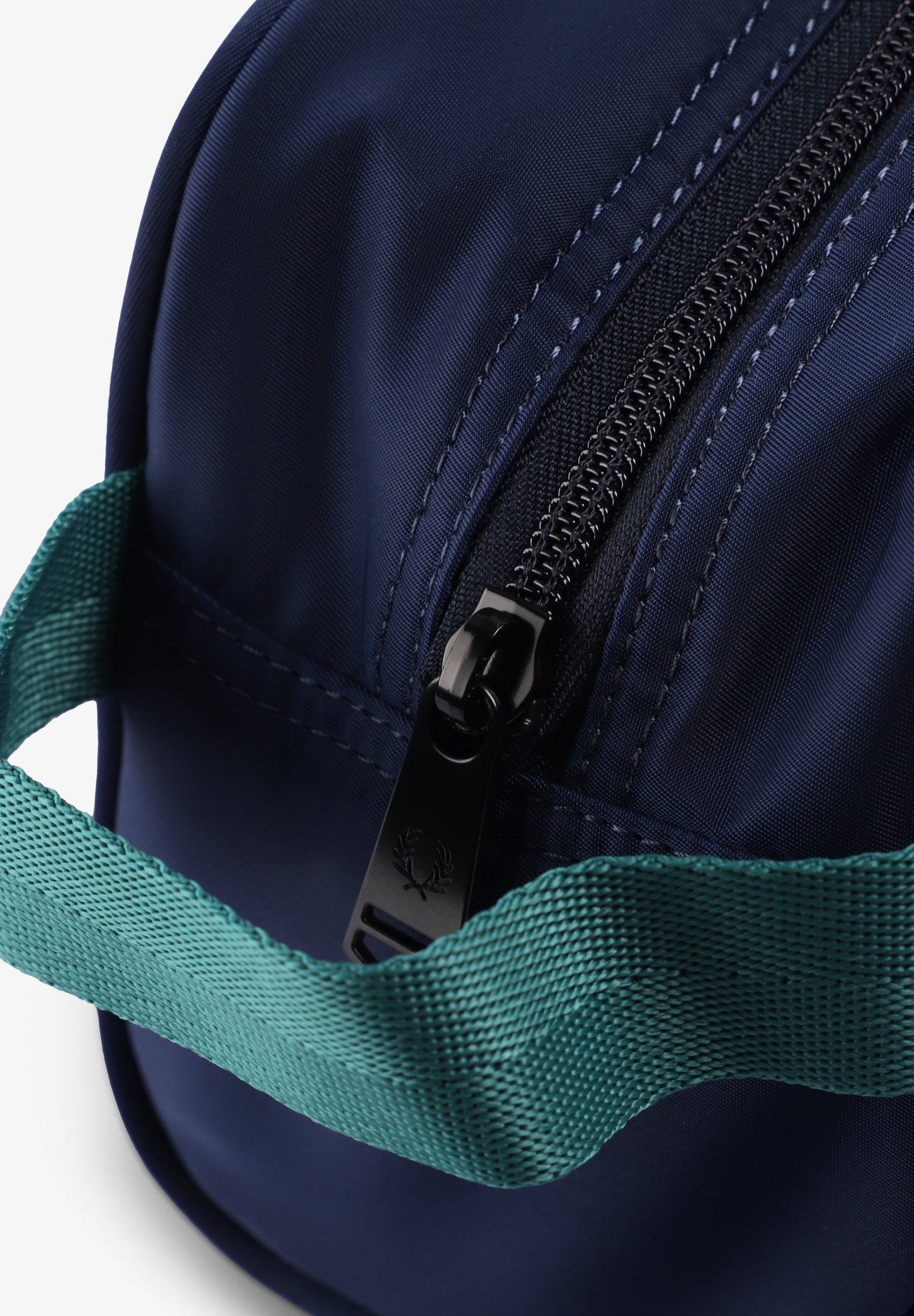 FRED PERRY | NECESSAIRE DESPORTIVA EM NYLON