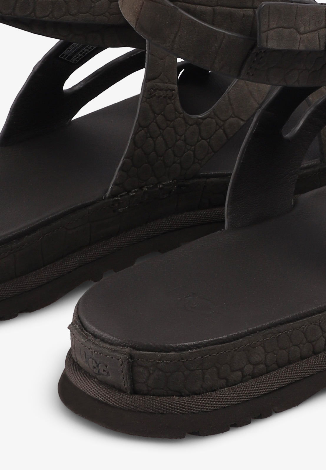 UGG | SANDÁLIAS GOLDENGAZE EMBOSSED ANKLE WRAP