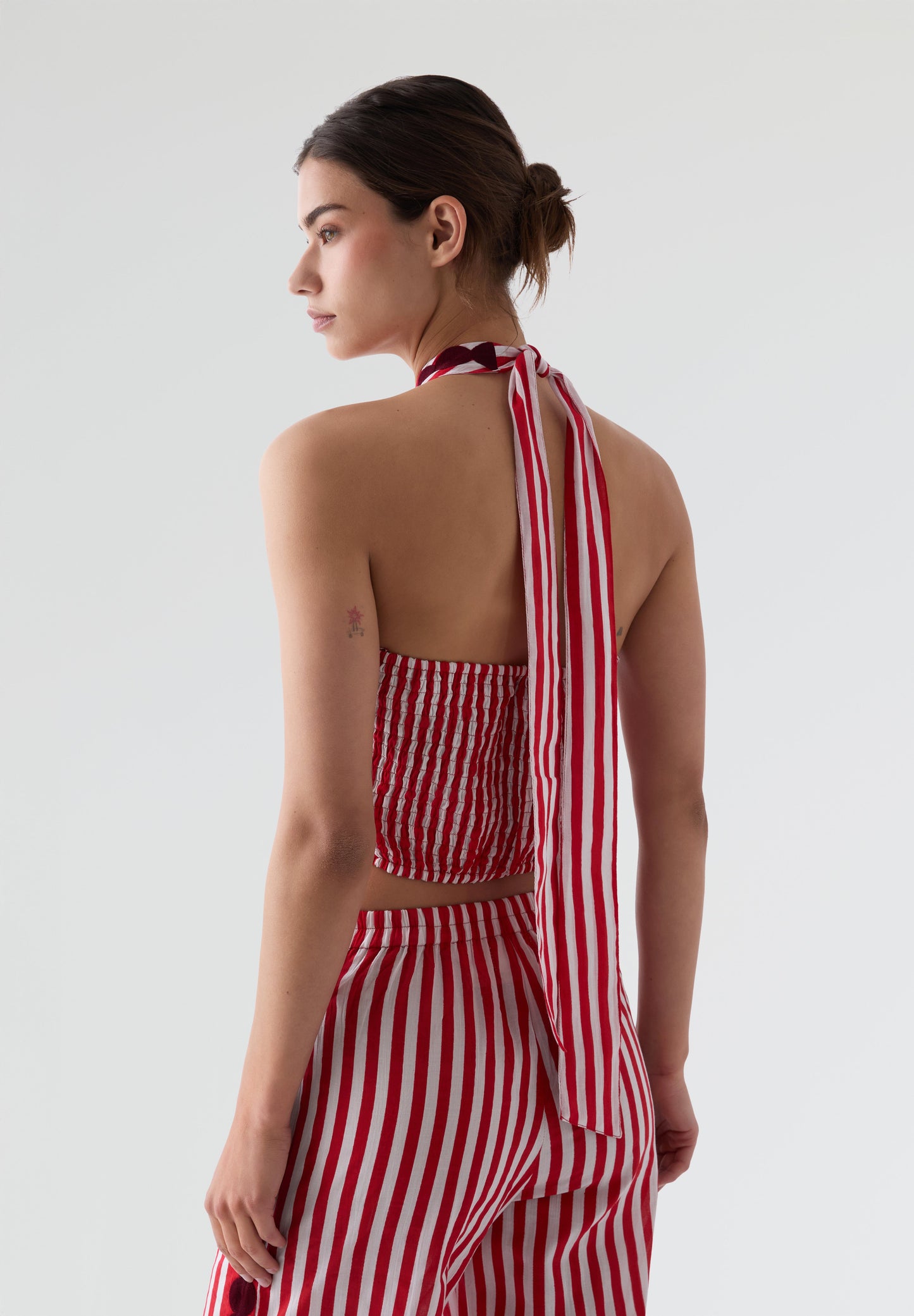 BABBAKI | TOP HALTER BORDADO RUBY