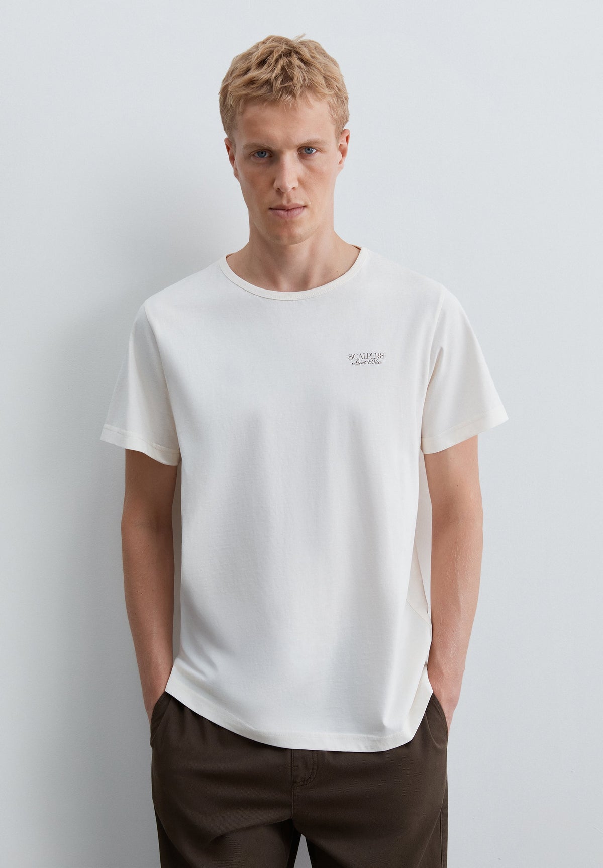 T-SHIRT COM PADRÃO SAINT BLEU