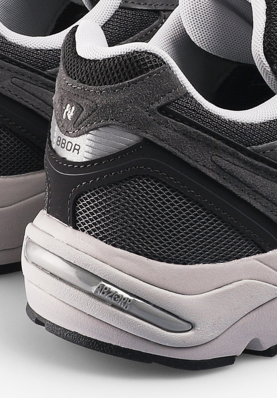 NEW BALANCE | SNEAKERS 880R