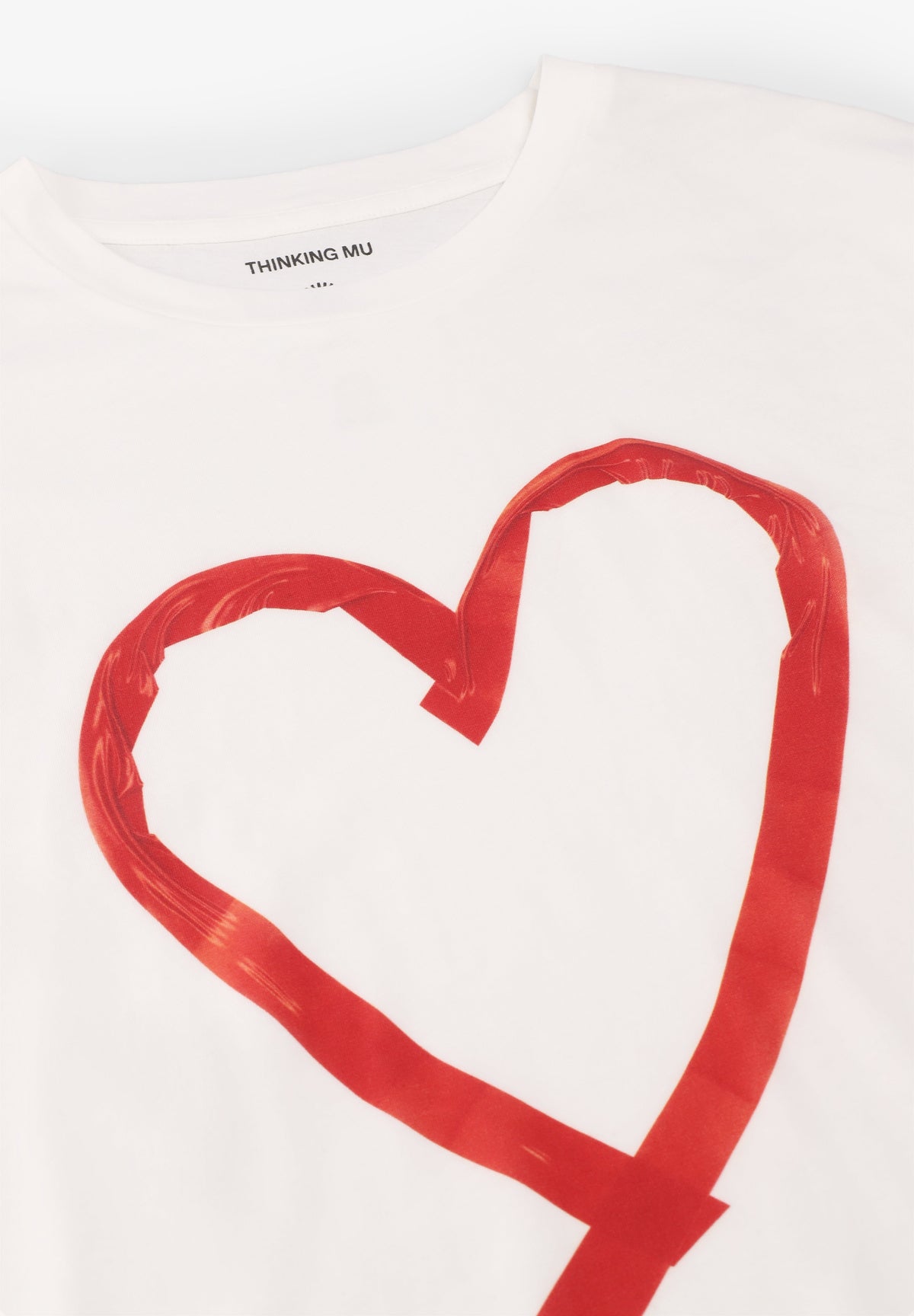 THINKING MU | T-SHIRT TAPE HEART DE MULHER