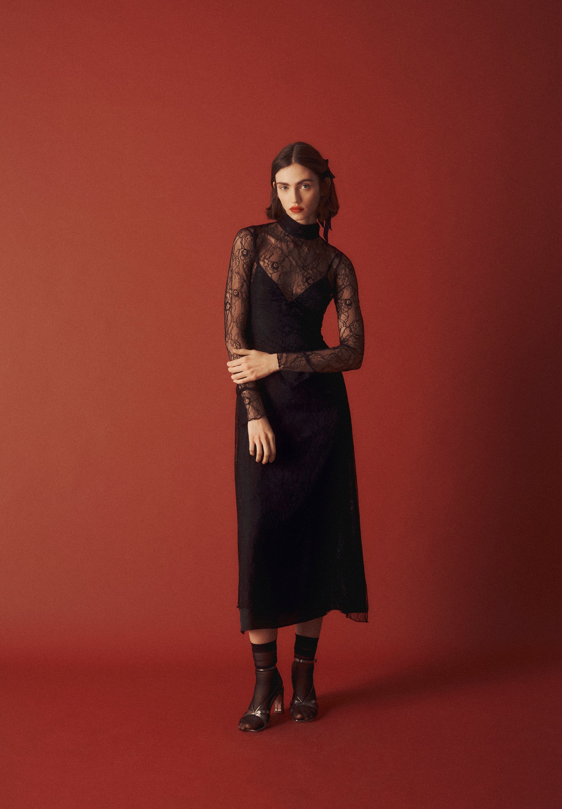 VESTIDO MIDI EM RENDA