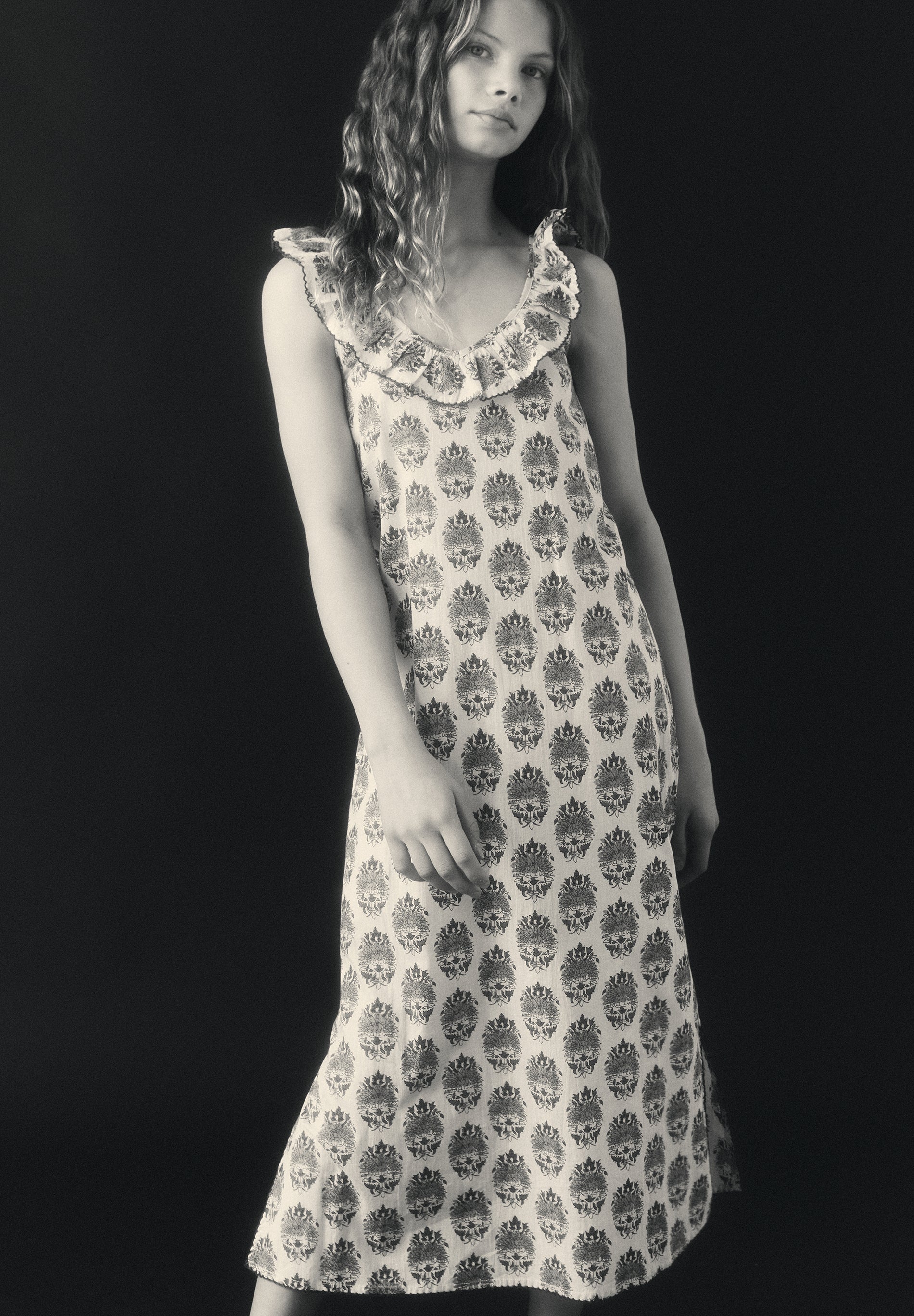 VESTIDO MIDI COM PADRÃO