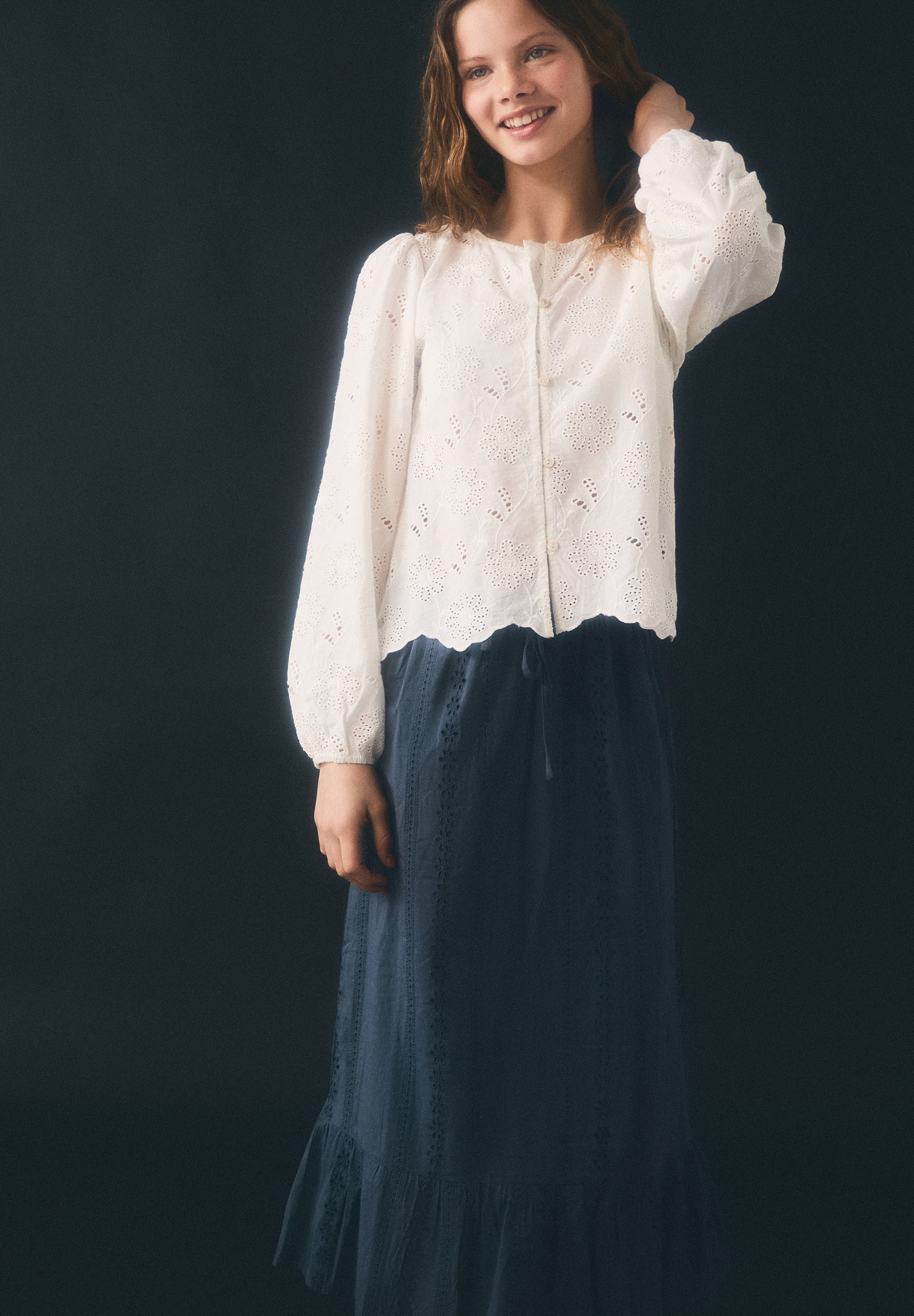 BLUSA PERFURADA COM BOTÕES