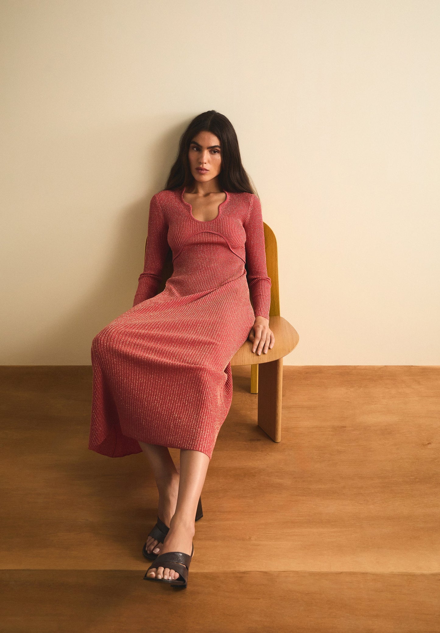 VESTIDO DE MALHA COM FIO METALIZADO