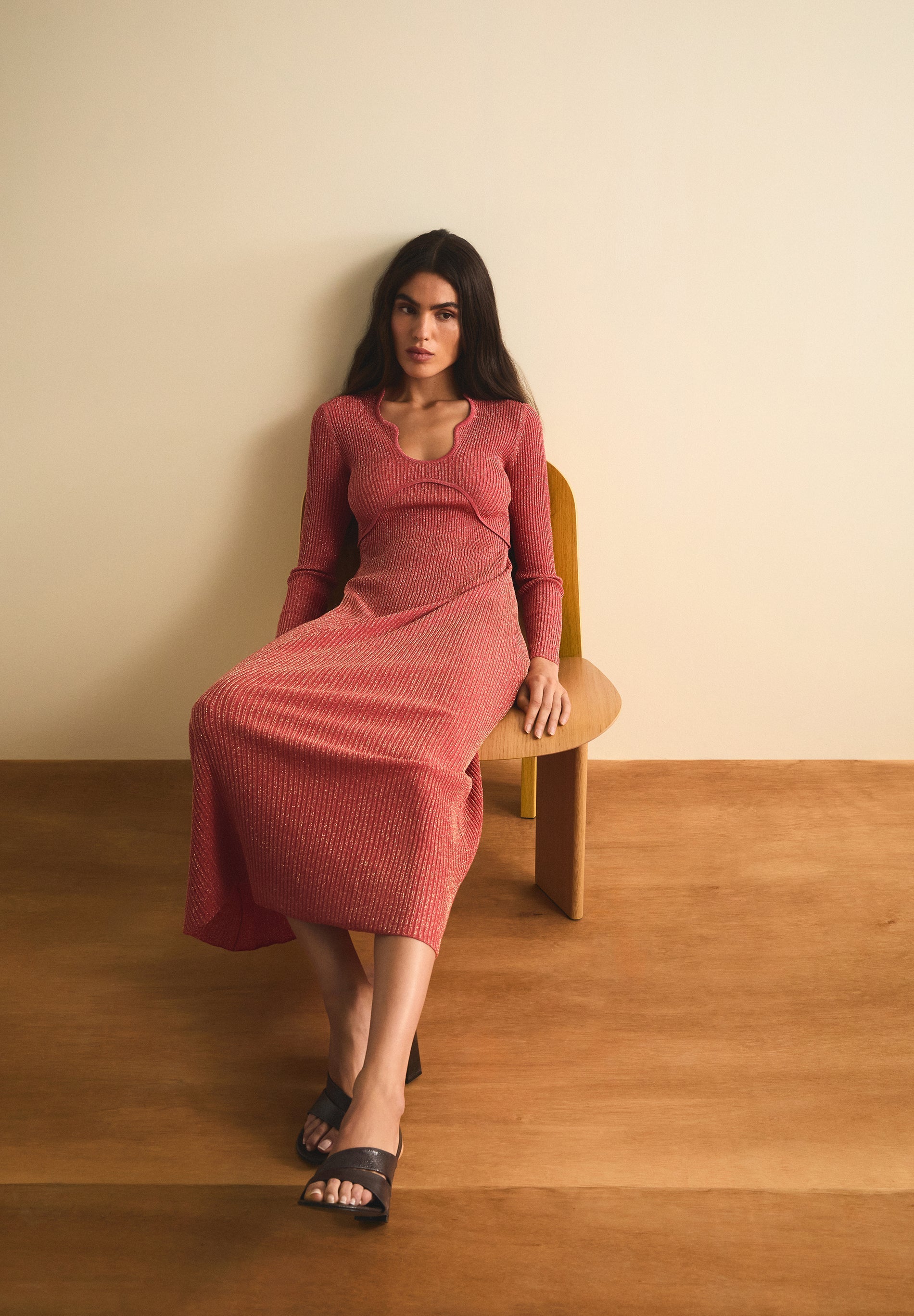 VESTIDO DE MALHA COM FIO METALIZADO