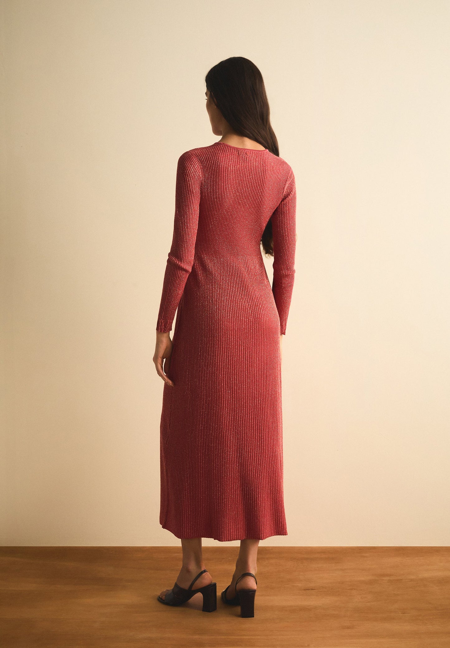 VESTIDO DE MALHA COM FIO METALIZADO