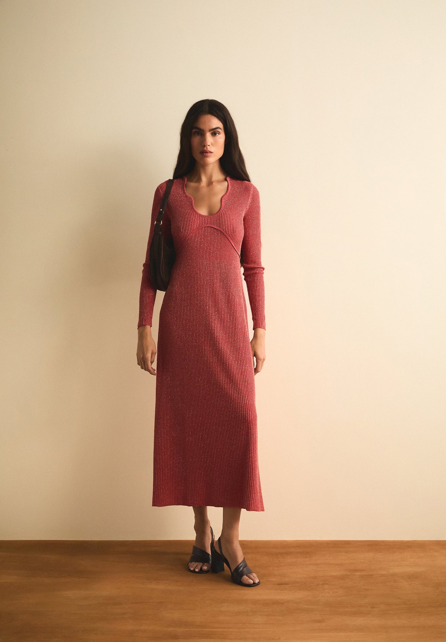VESTIDO DE MALHA COM FIO METALIZADO