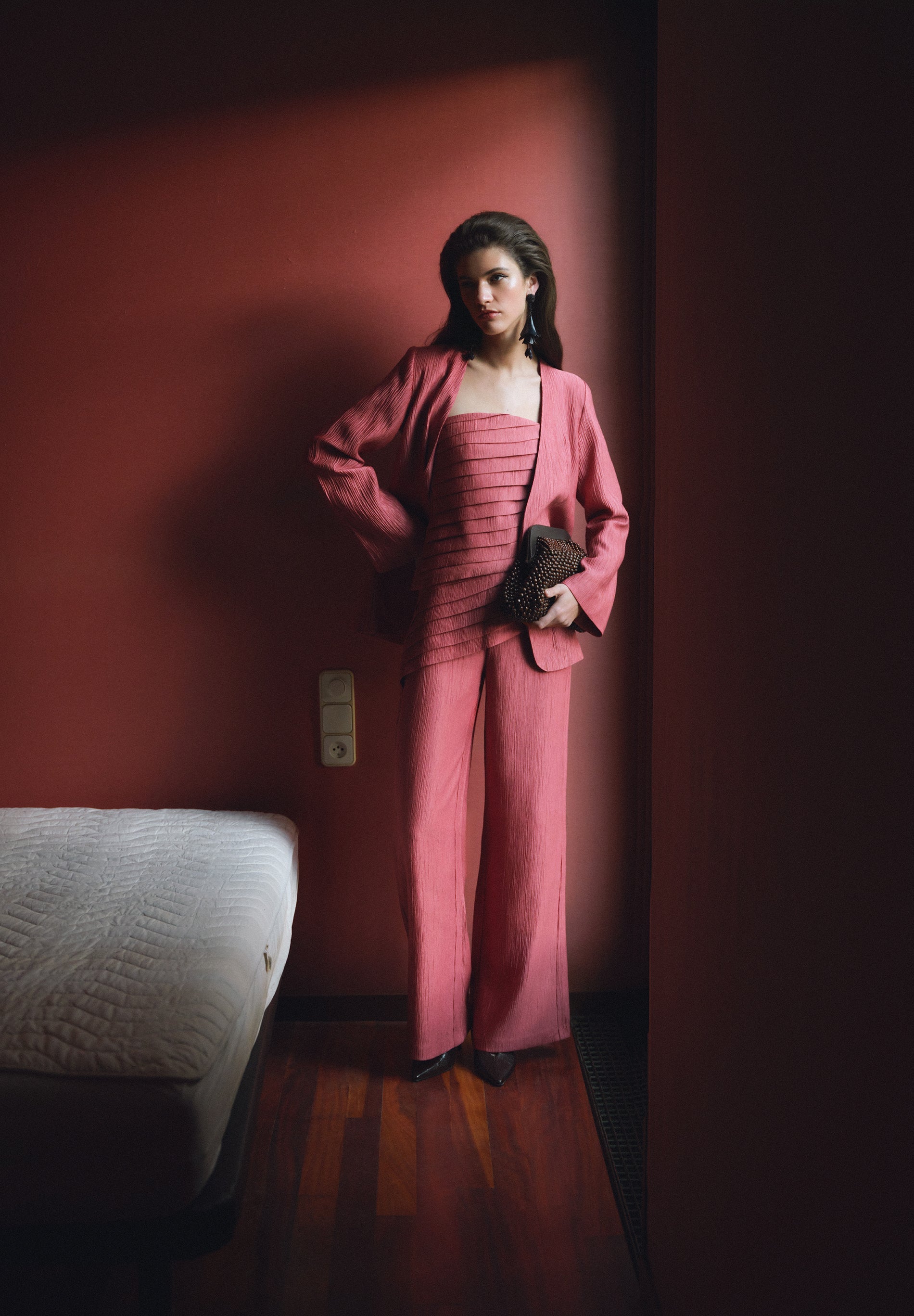 CALÇAS DRAPEADAS COM TEXTURA