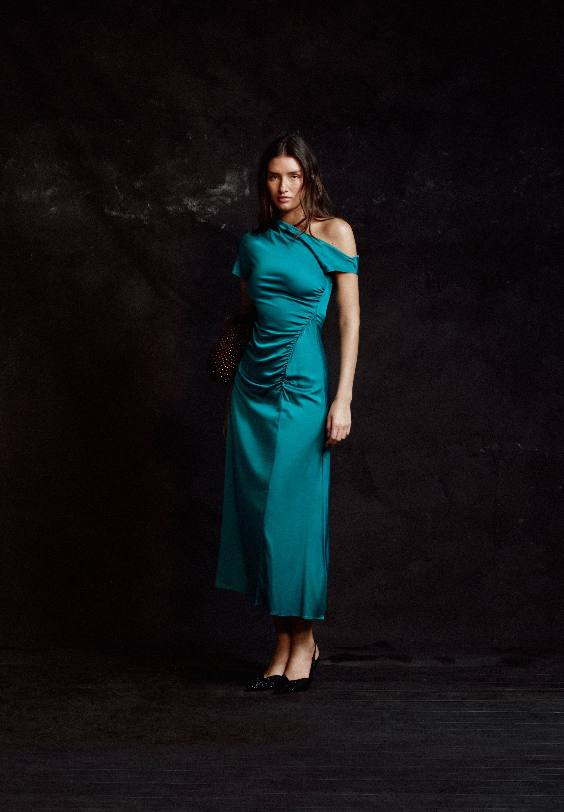 VESTIDO ASSIMÉTRICO ACETINADO