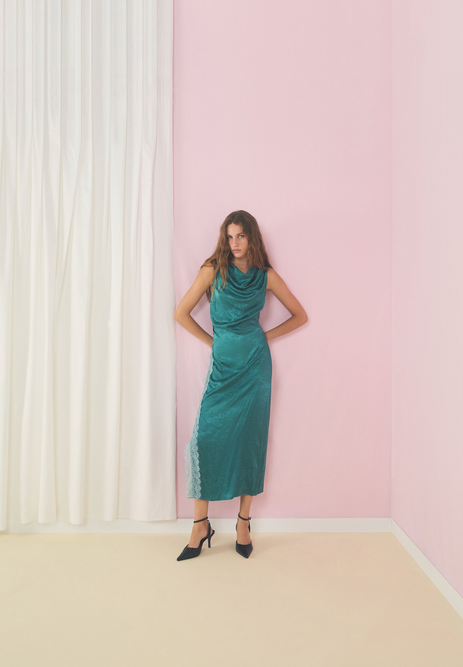VESTIDO JACQUARD COM RENDA