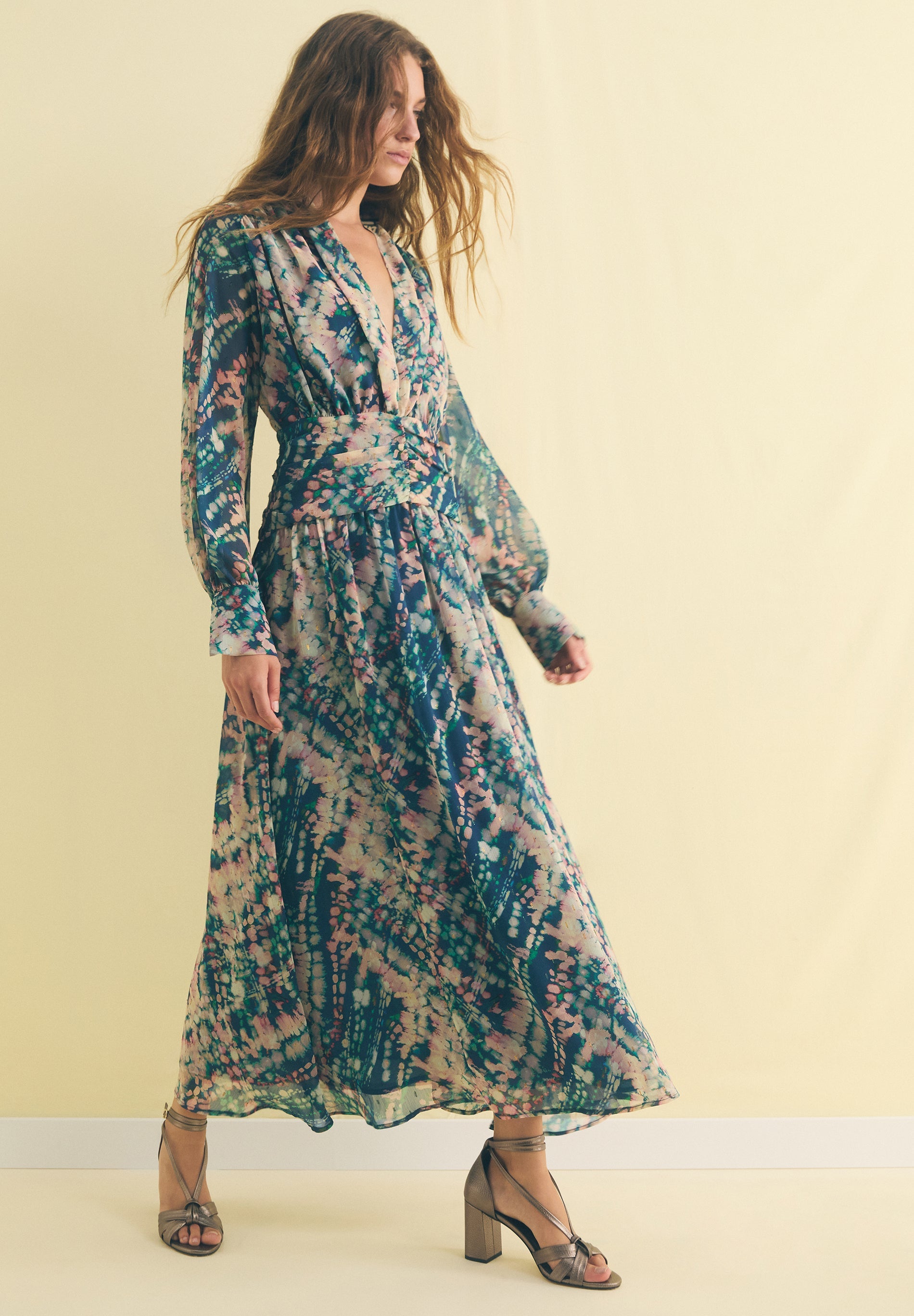 VESTIDO ESTAMPADO COM CINTURA DRAPEADA