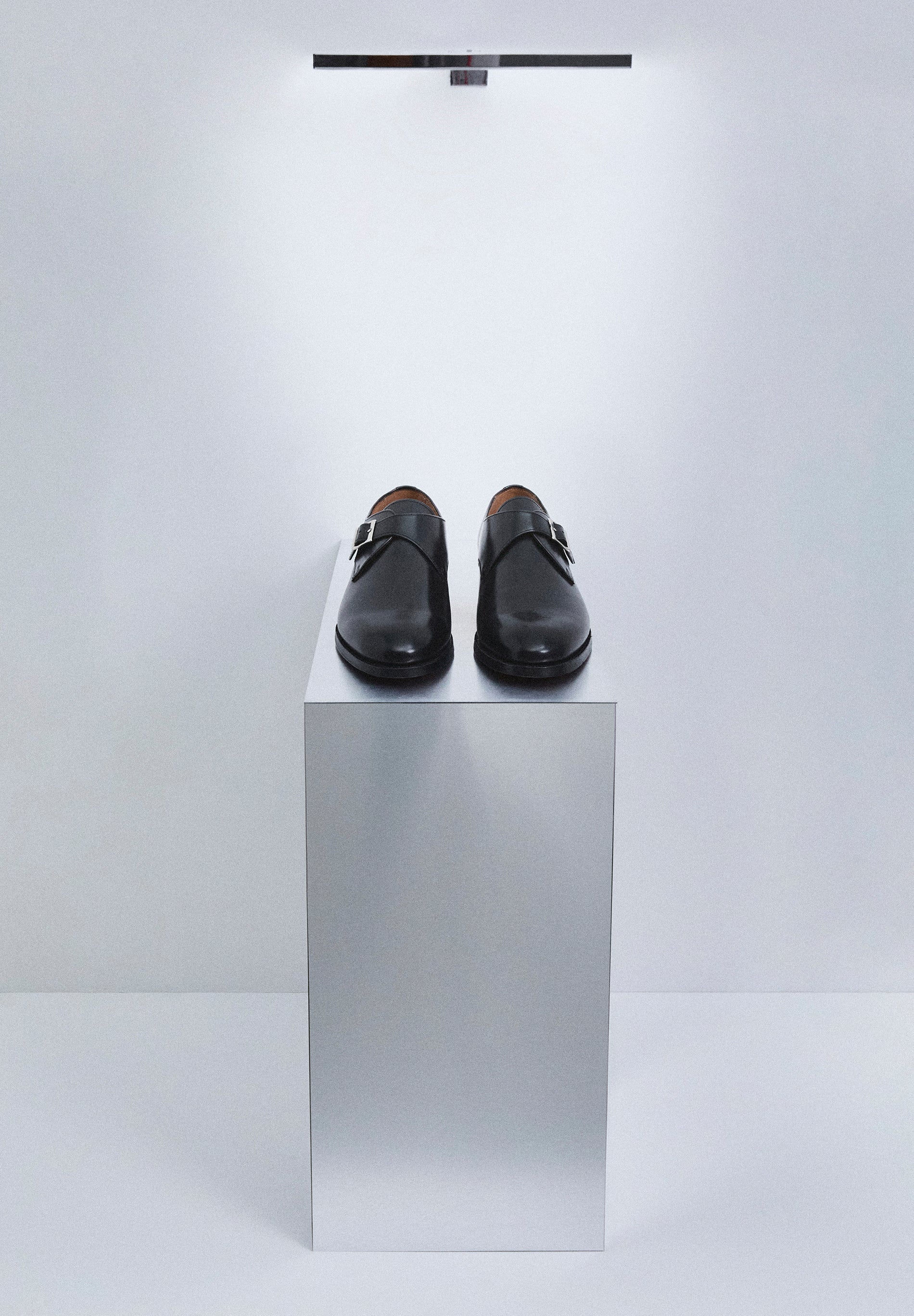 SAPATOS MONK EM PELE