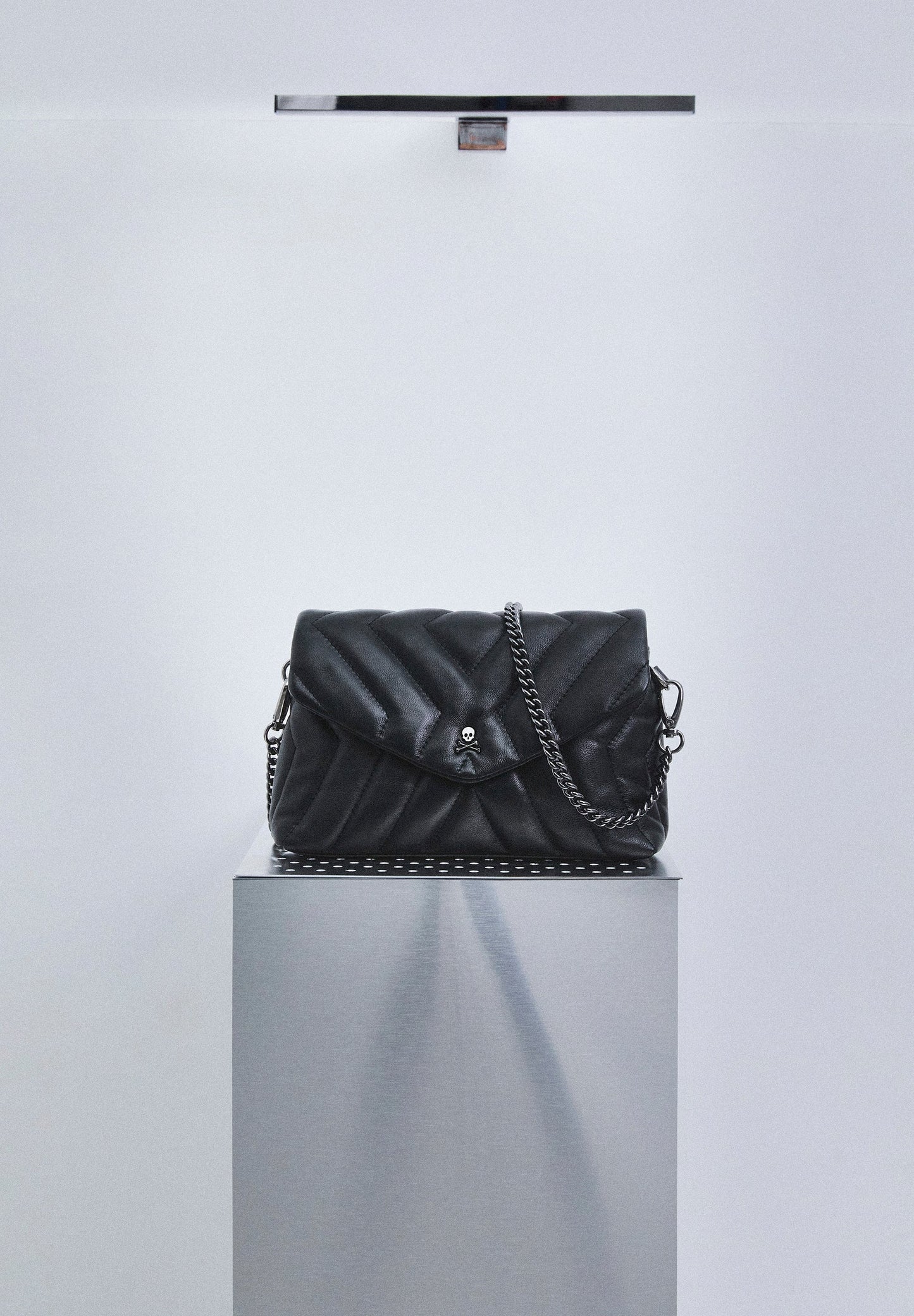 BOLSA DE PELE ACOLCHOADA