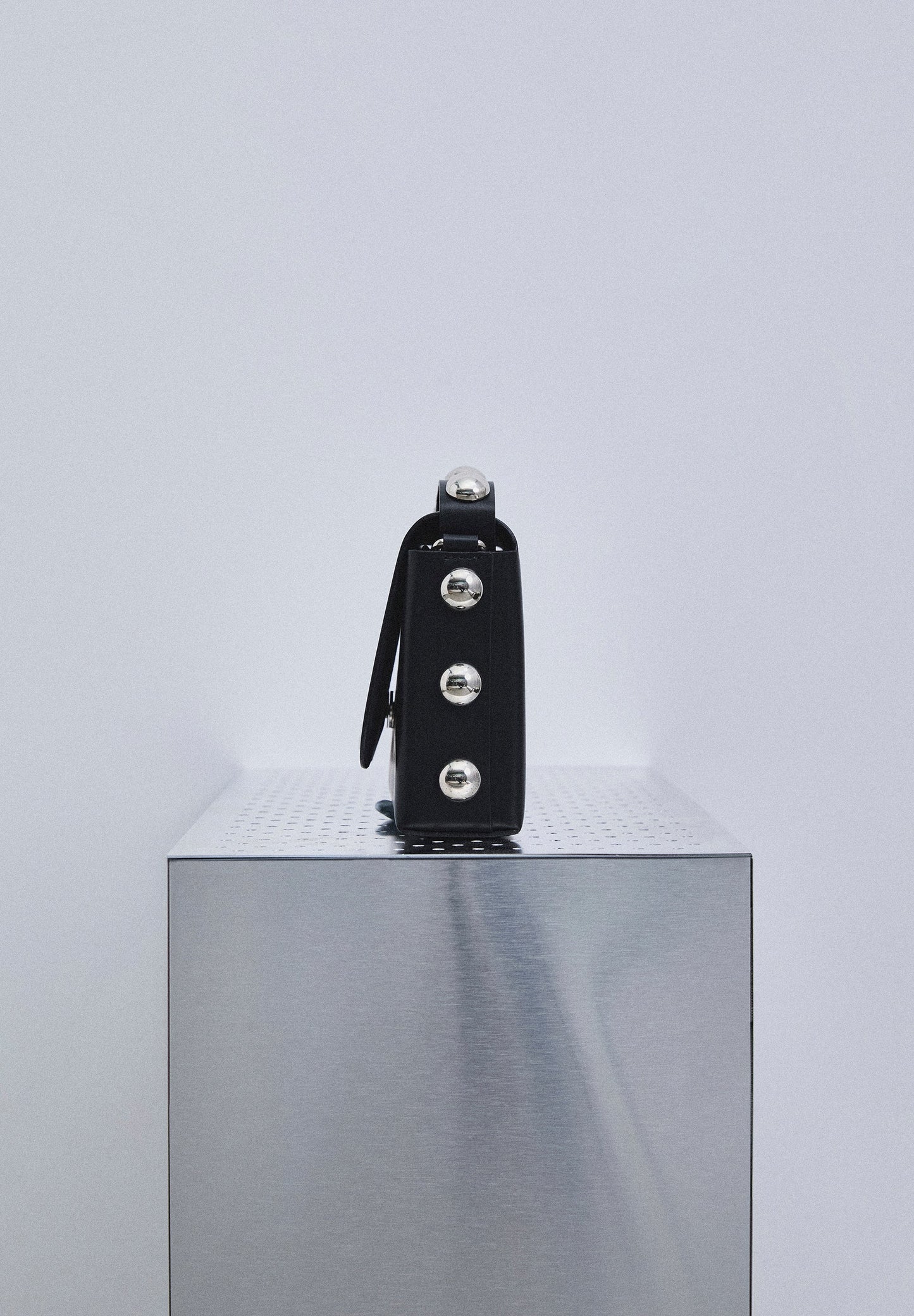 BOLSA MINI 100% PELE STUDS