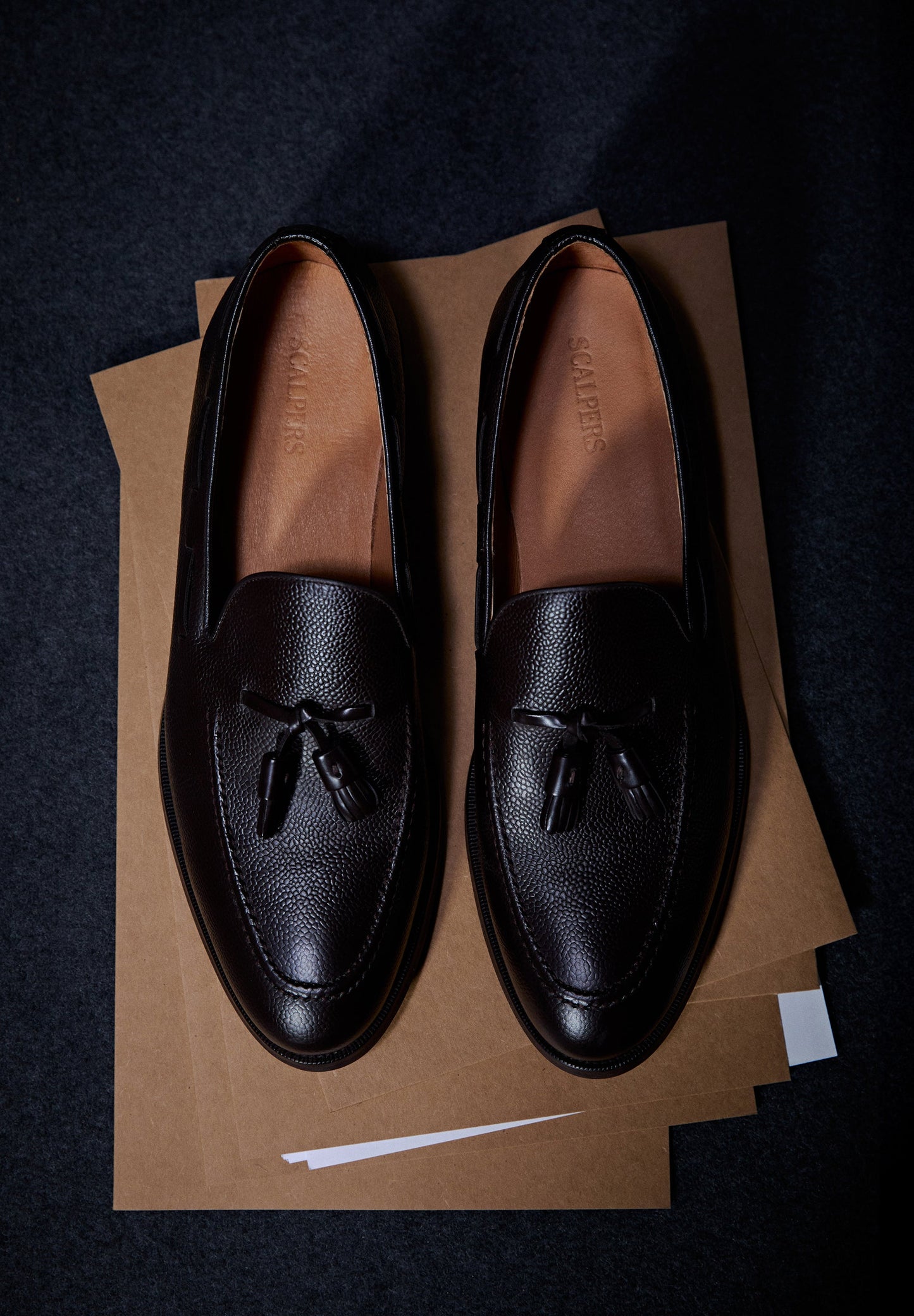 MOCASSINS EM PELE COM BORLAS
