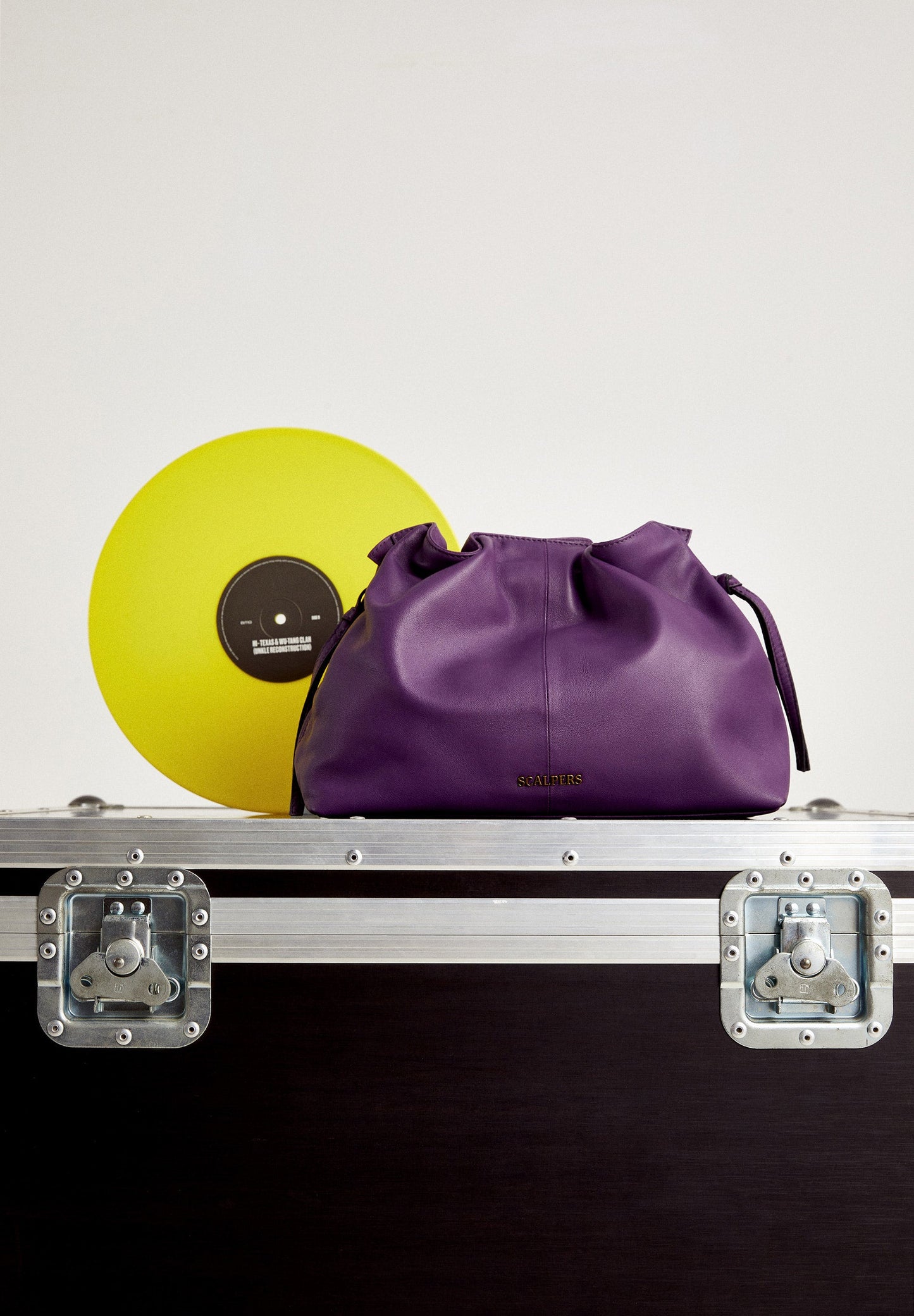 BOLSA OMBRO PELE PORMENORES FRANZIDOS