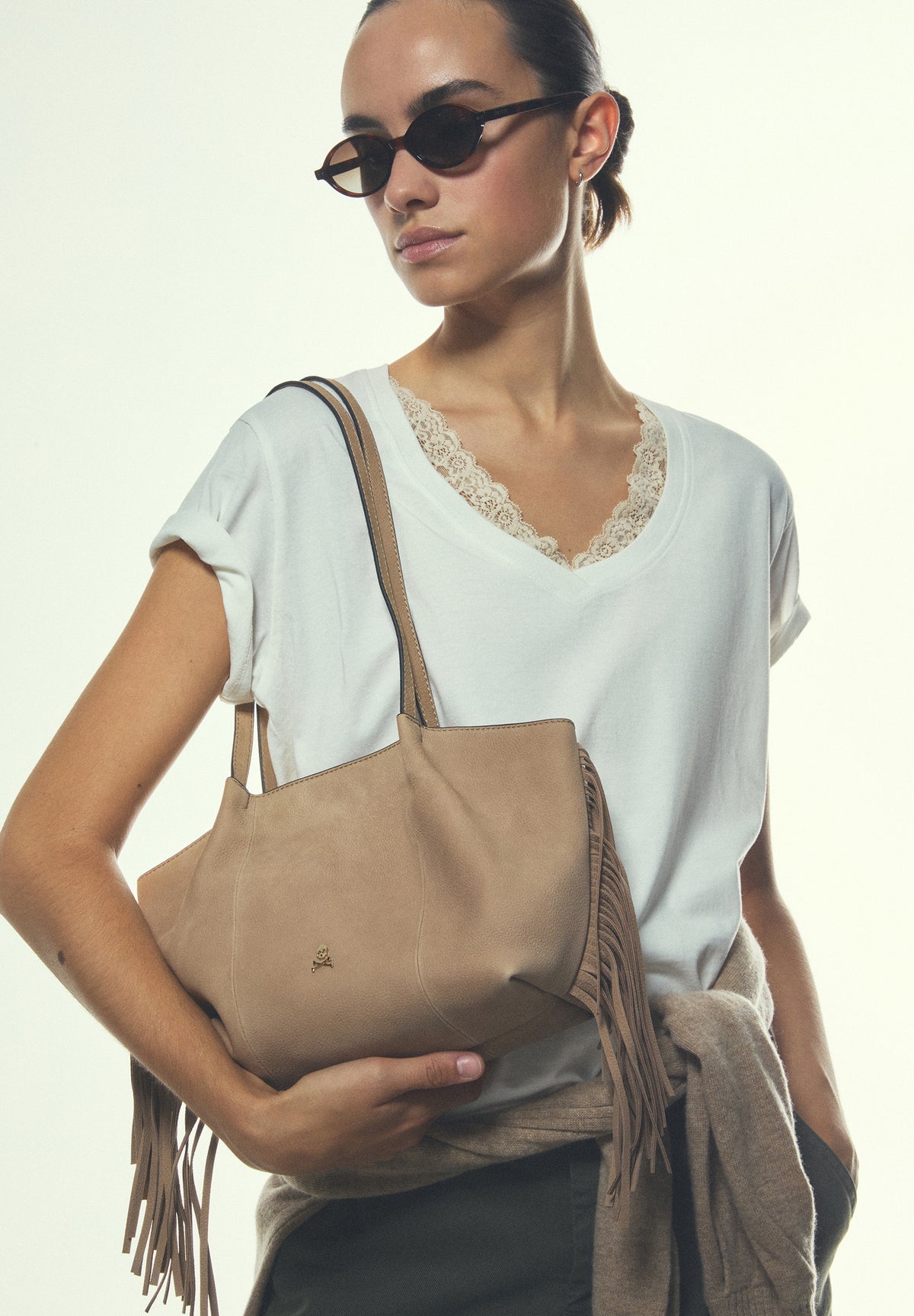 BOLSA DE OMBRO COM FRANJAS
