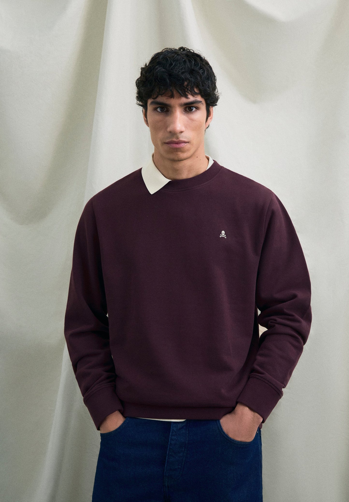 SWEATSHIRT COM SKULL BORDADA