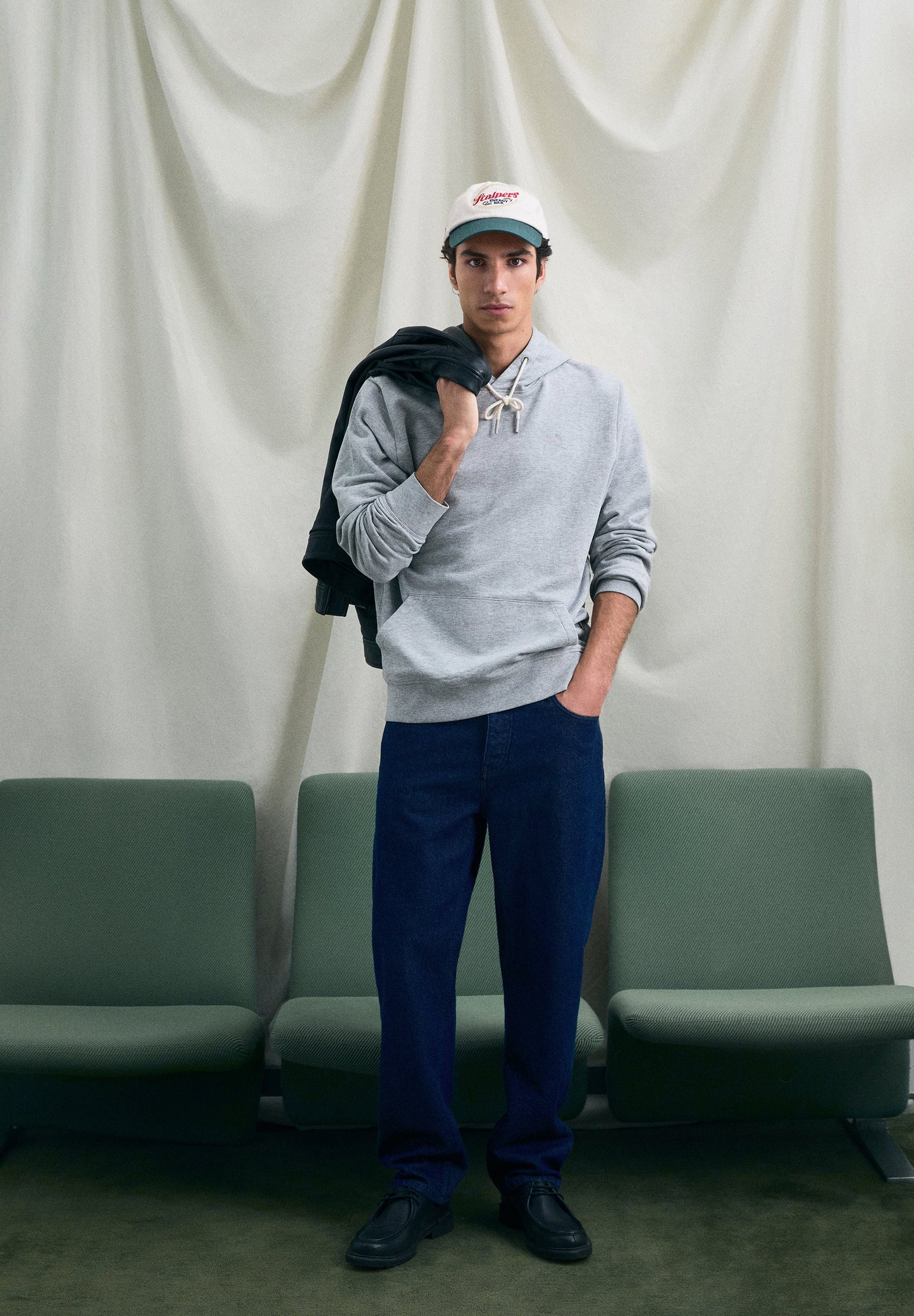 SWEATSHIRT COM CAPUZ AJUSTÁVEL