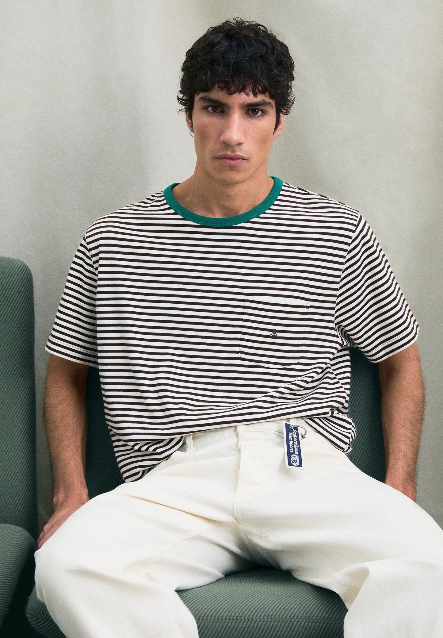 T-SHIRT ÀS RISCAS COM SKULL