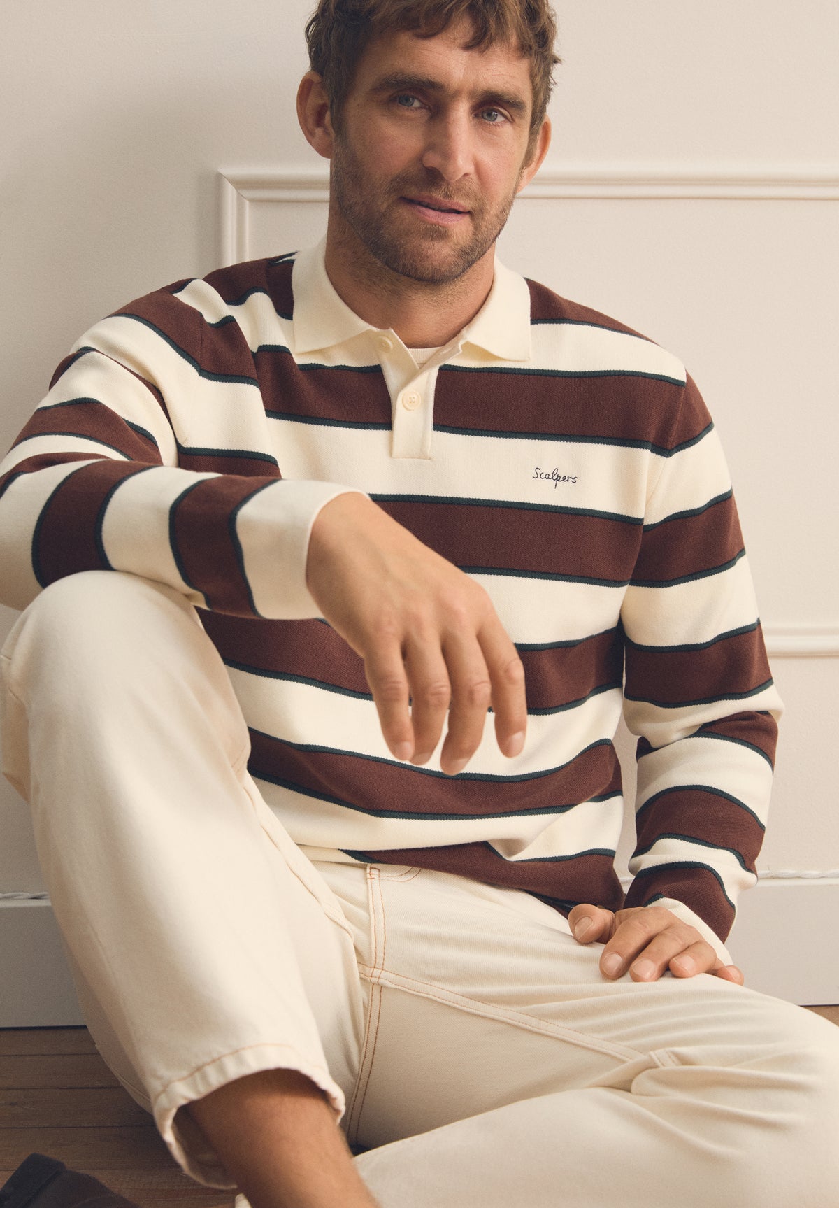 SWEATER COM COLARINHO DE POLO ÀS RISCAS