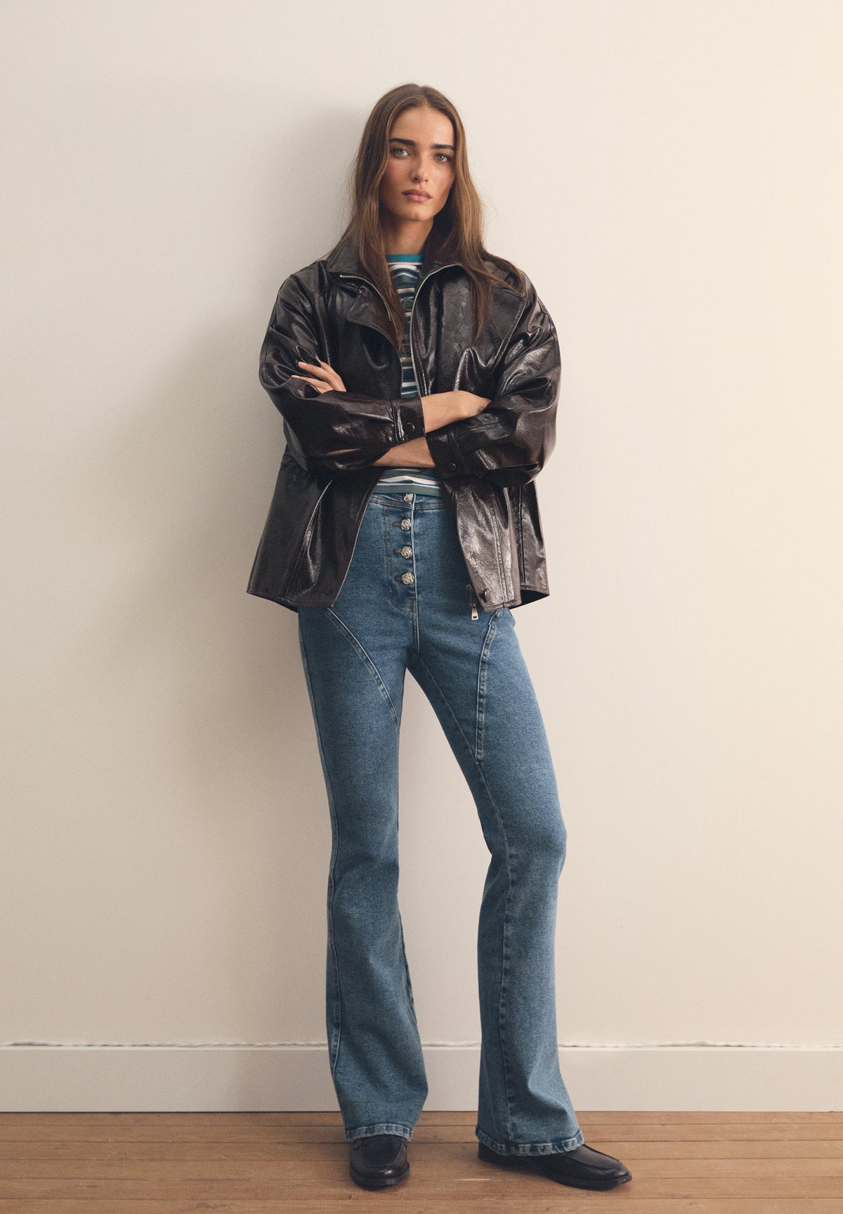 JEANS BOOTCUT E CINTURA SUBIDA