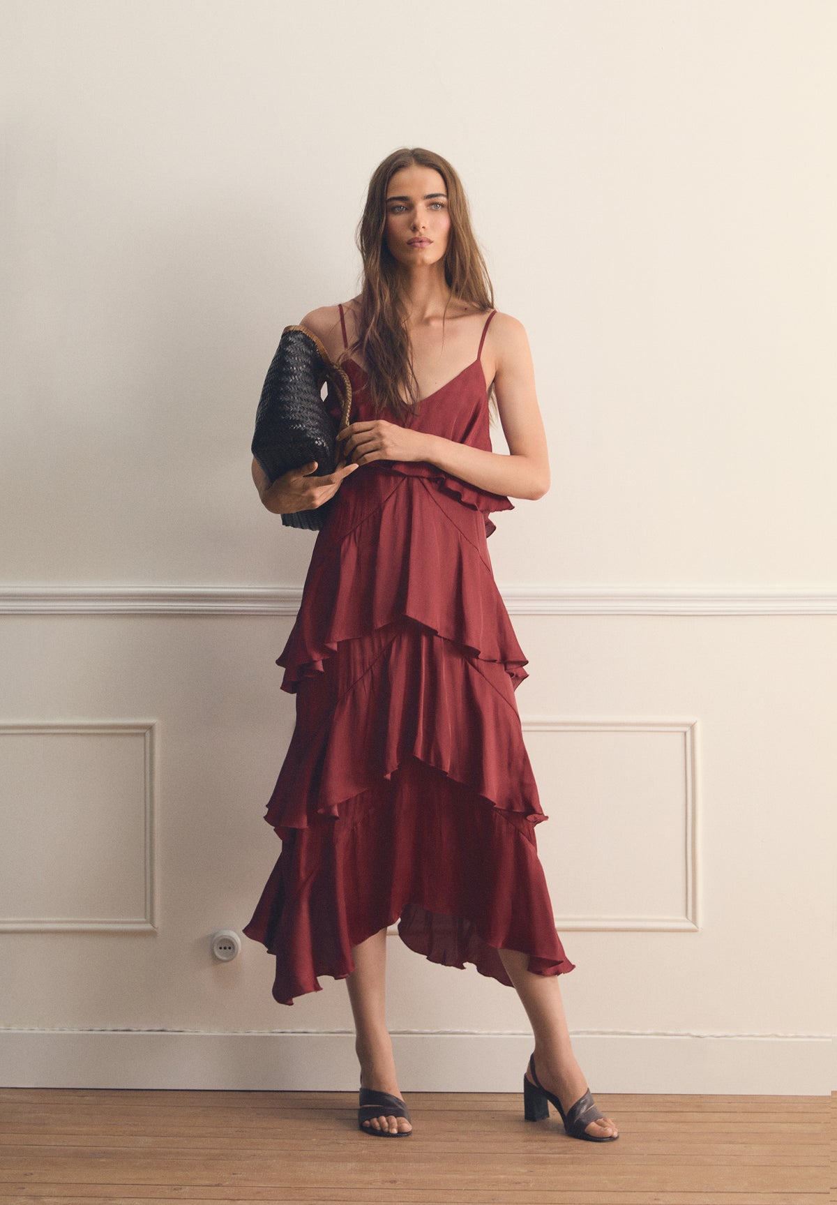 VESTIDO RENDADO COME FOLHOS