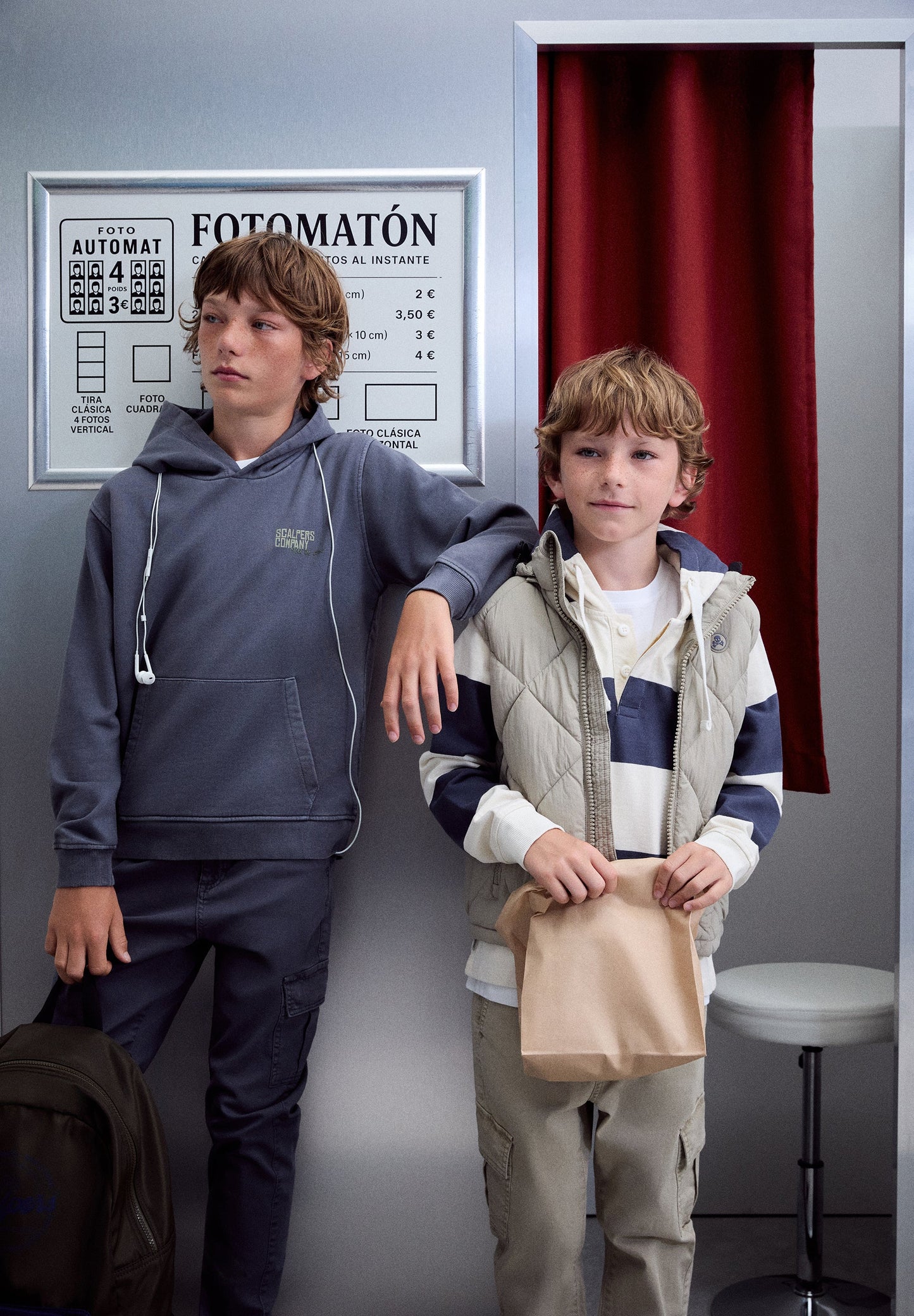 SWEATSHIRT COM PADRÃO DE LOGÓTIPO