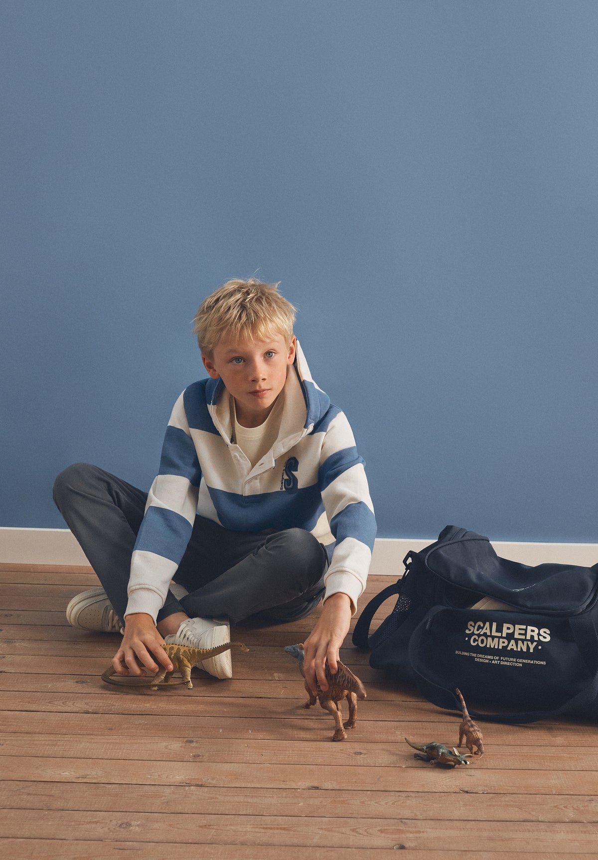 SWEATSHIRT ÀS RISCAS COM CAPUZ