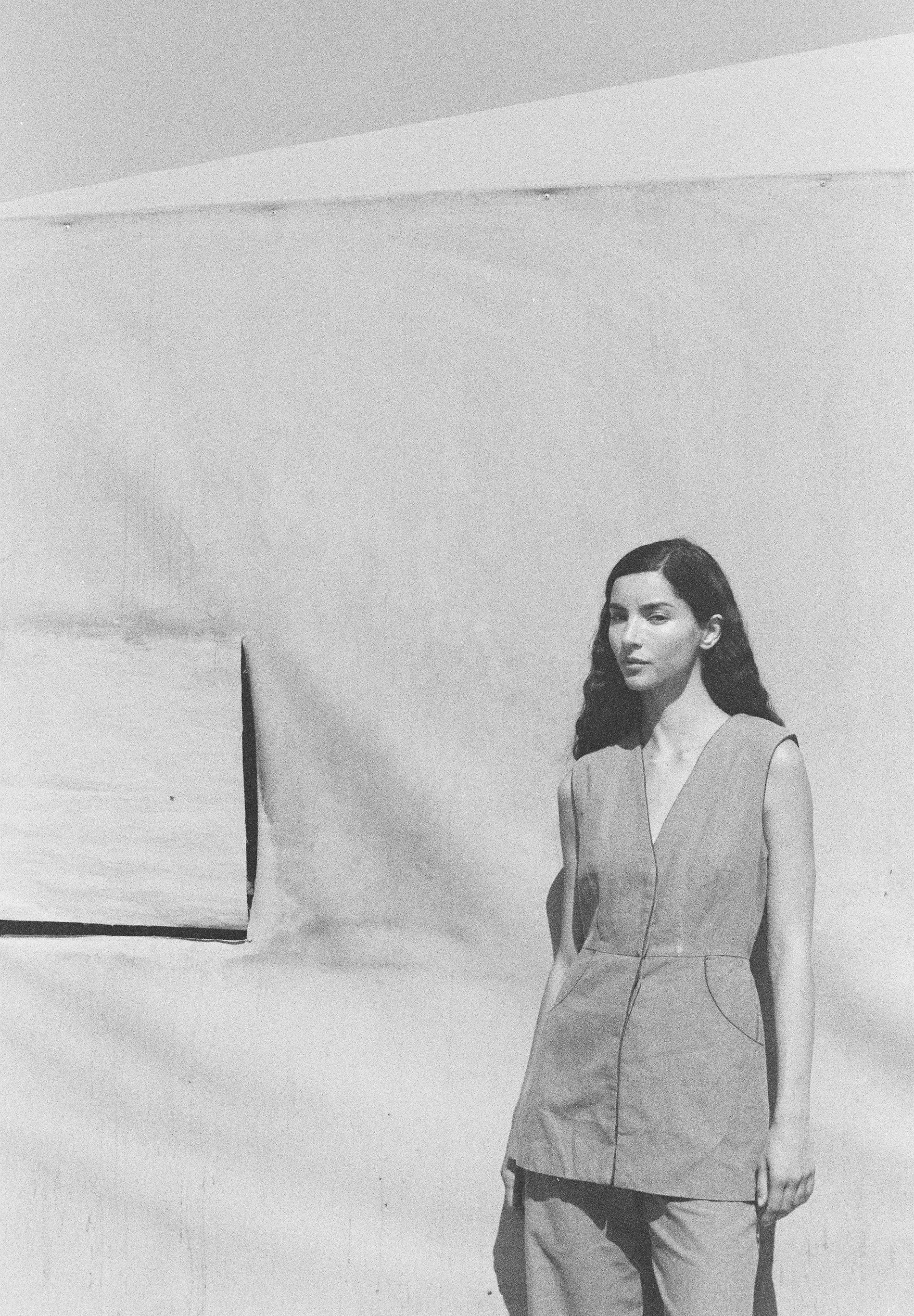 COLETE COM COSTURAS EM CONTRASTE