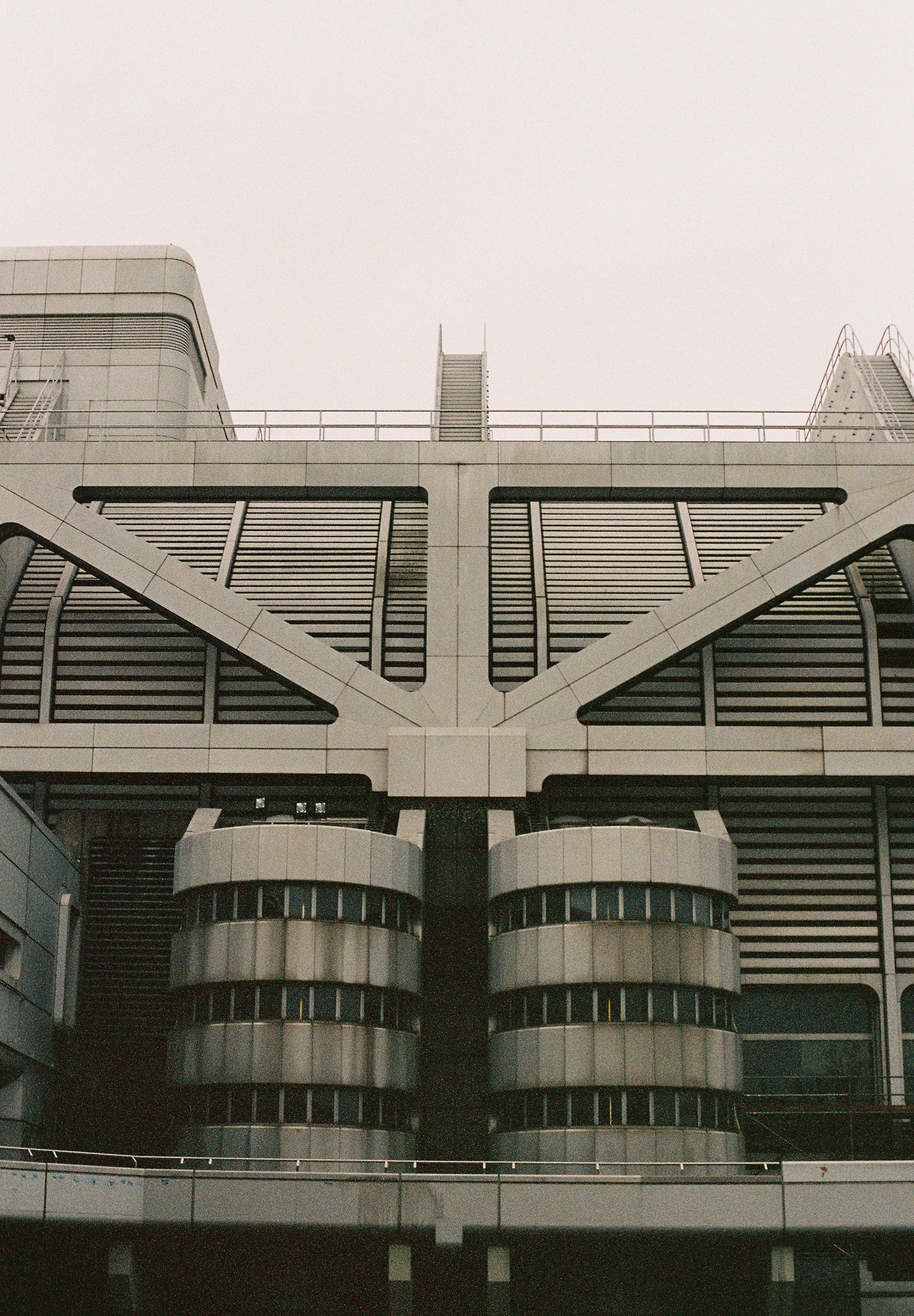 CALÇAS PELE DIREITAS
