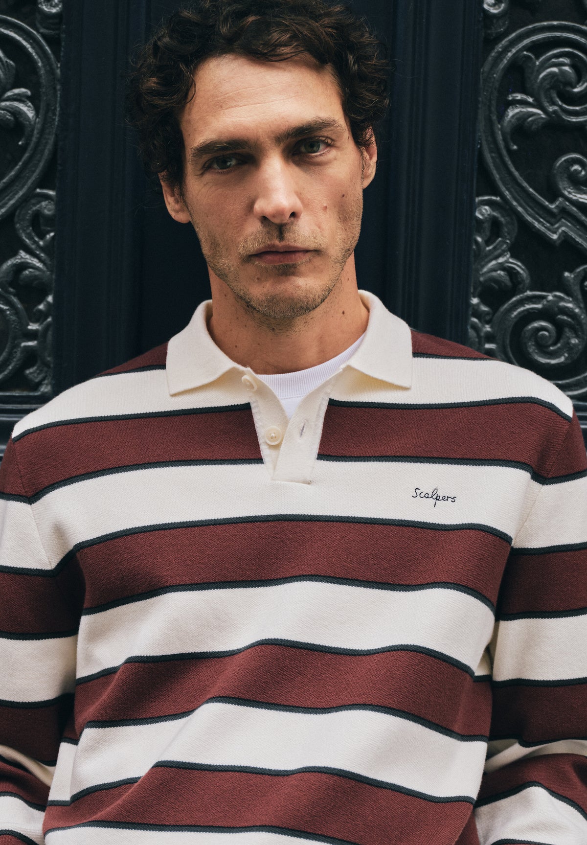SWEATER COM COLARINHO DE POLO ÀS RISCAS