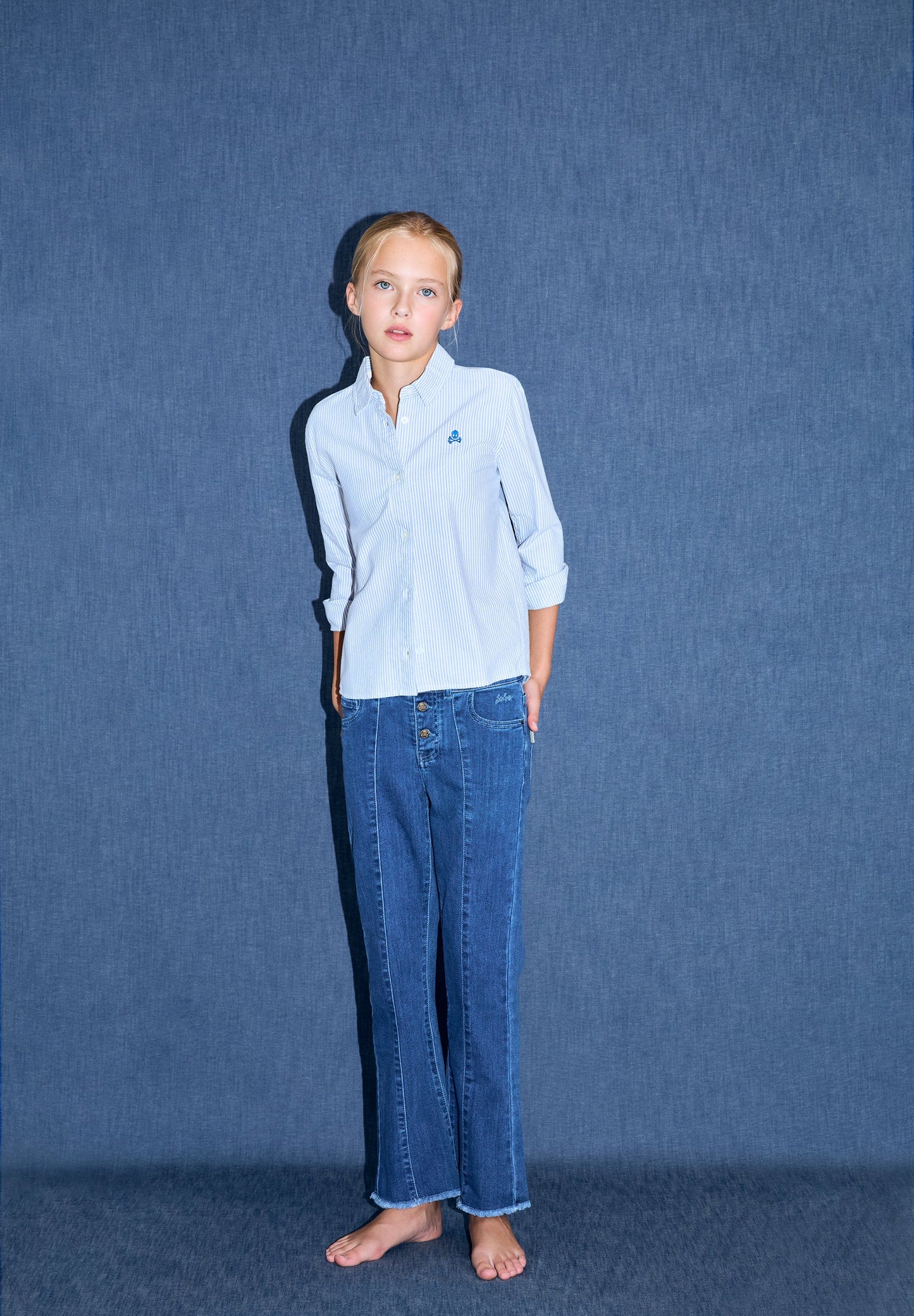 CALÇAS DENIM CORTE À BOCA DE SINO