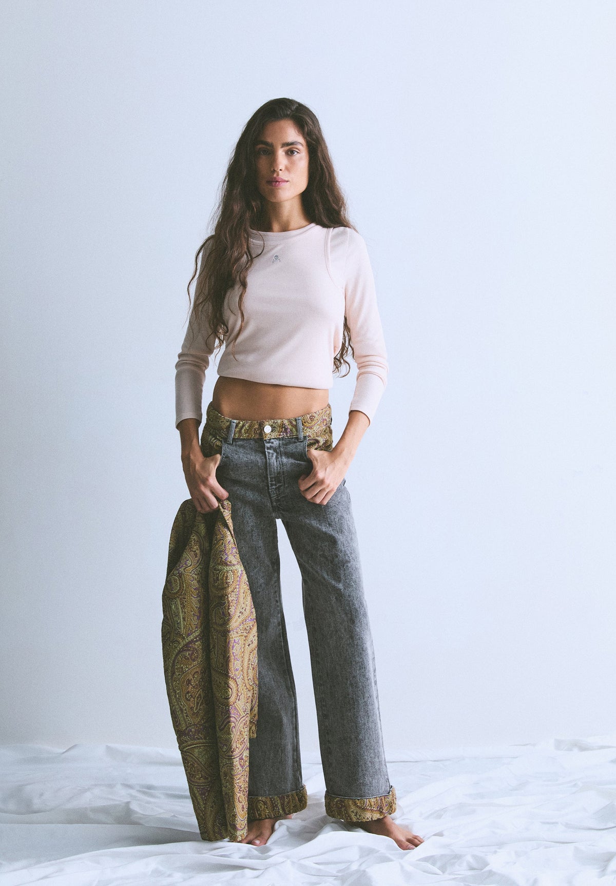 JEANS COM PORMENOR DE PAISLEY